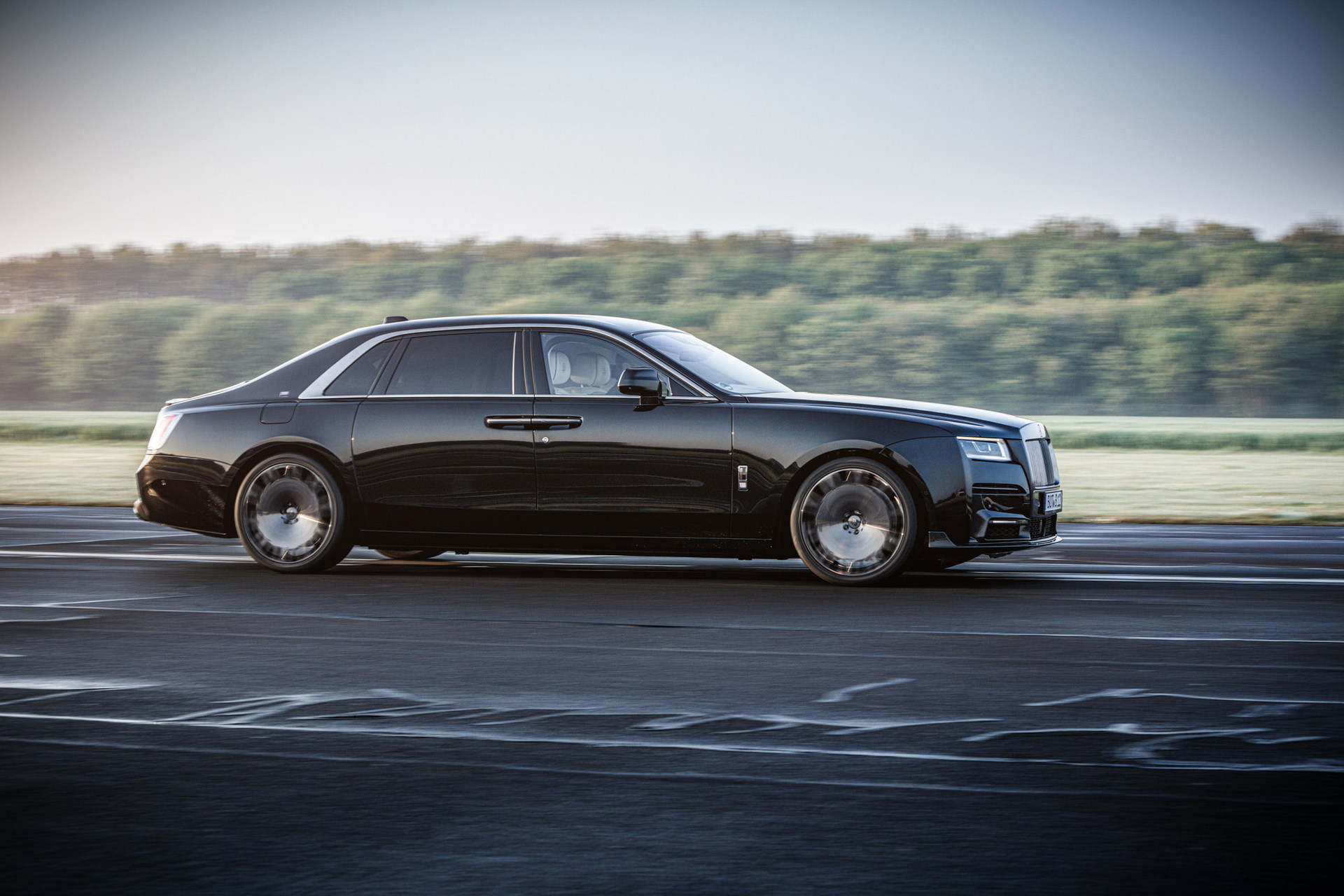 Brabus 700 Is A Rolls-Royce Ghost Bathed In Carbon Fiber With 691-HP