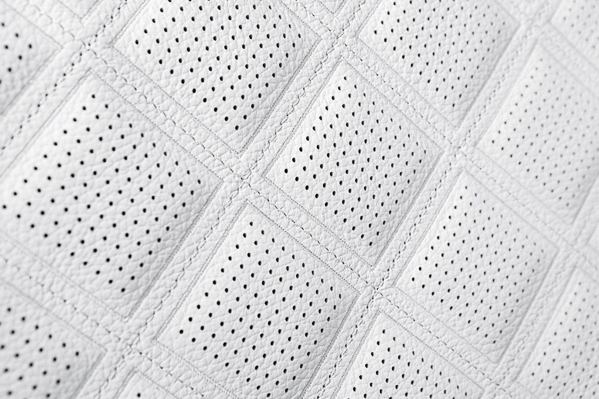 Brabus 700 Is A Rolls-Royce Ghost Bathed In Carbon Fiber With 691-HP