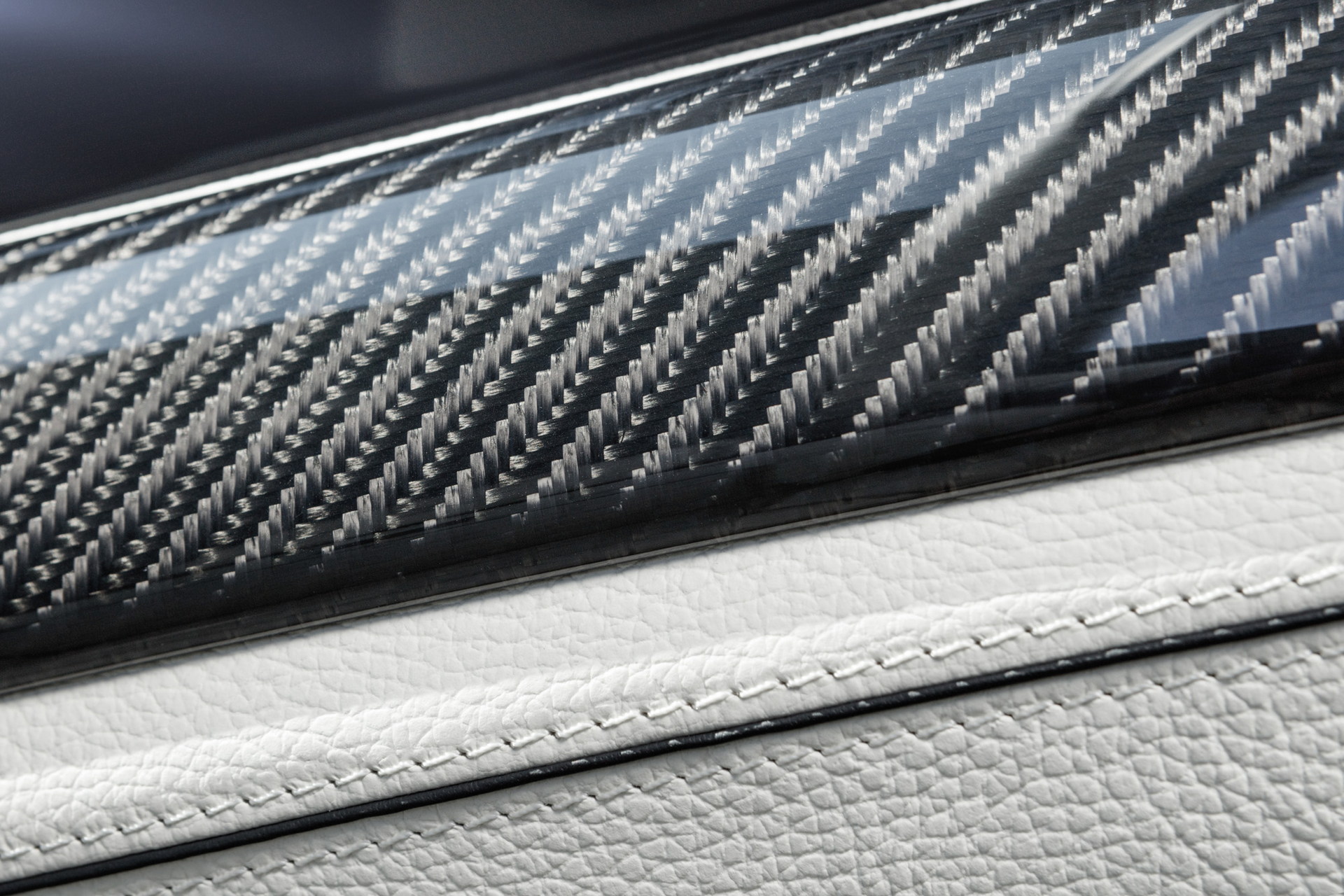 Brabus 700 Is A Rolls-Royce Ghost Bathed In Carbon Fiber With 691-HP