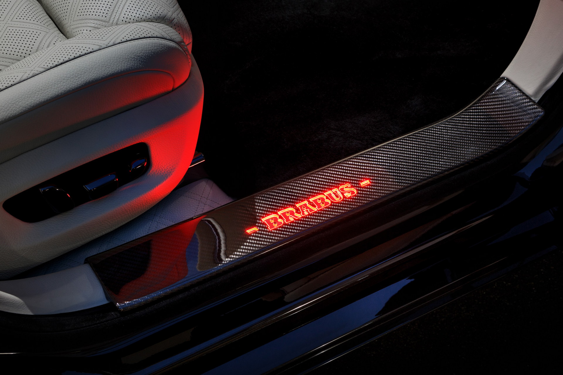 Brabus 700 Is A Rolls-Royce Ghost Bathed In Carbon Fiber With 691-HP