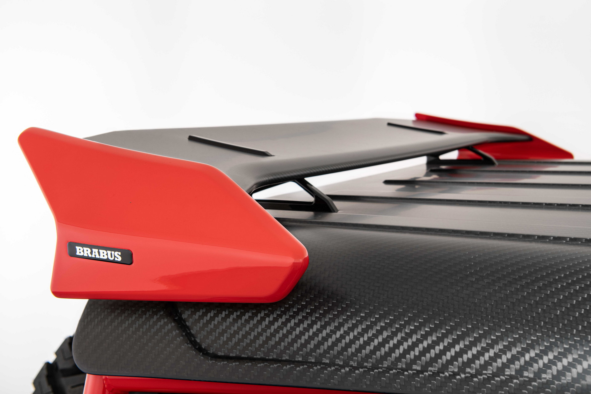 Brabus 900 Crawler Is A $1M Dune-Bashing Buggy That Looks Like An AMG G63 But Isn’t