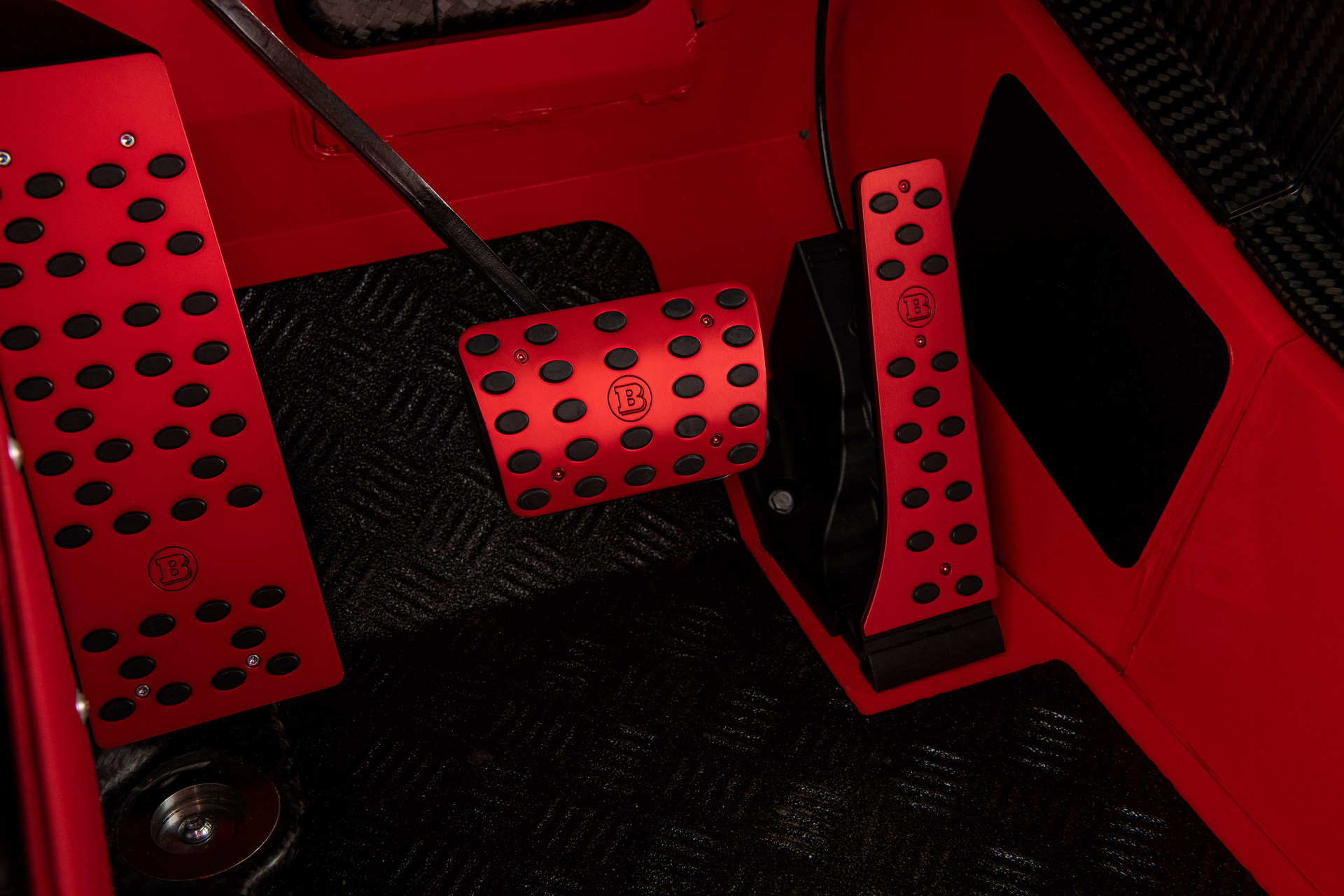 Brabus 900 Crawler Is A $1M Dune-Bashing Buggy That Looks Like An AMG G63 But Isn’t