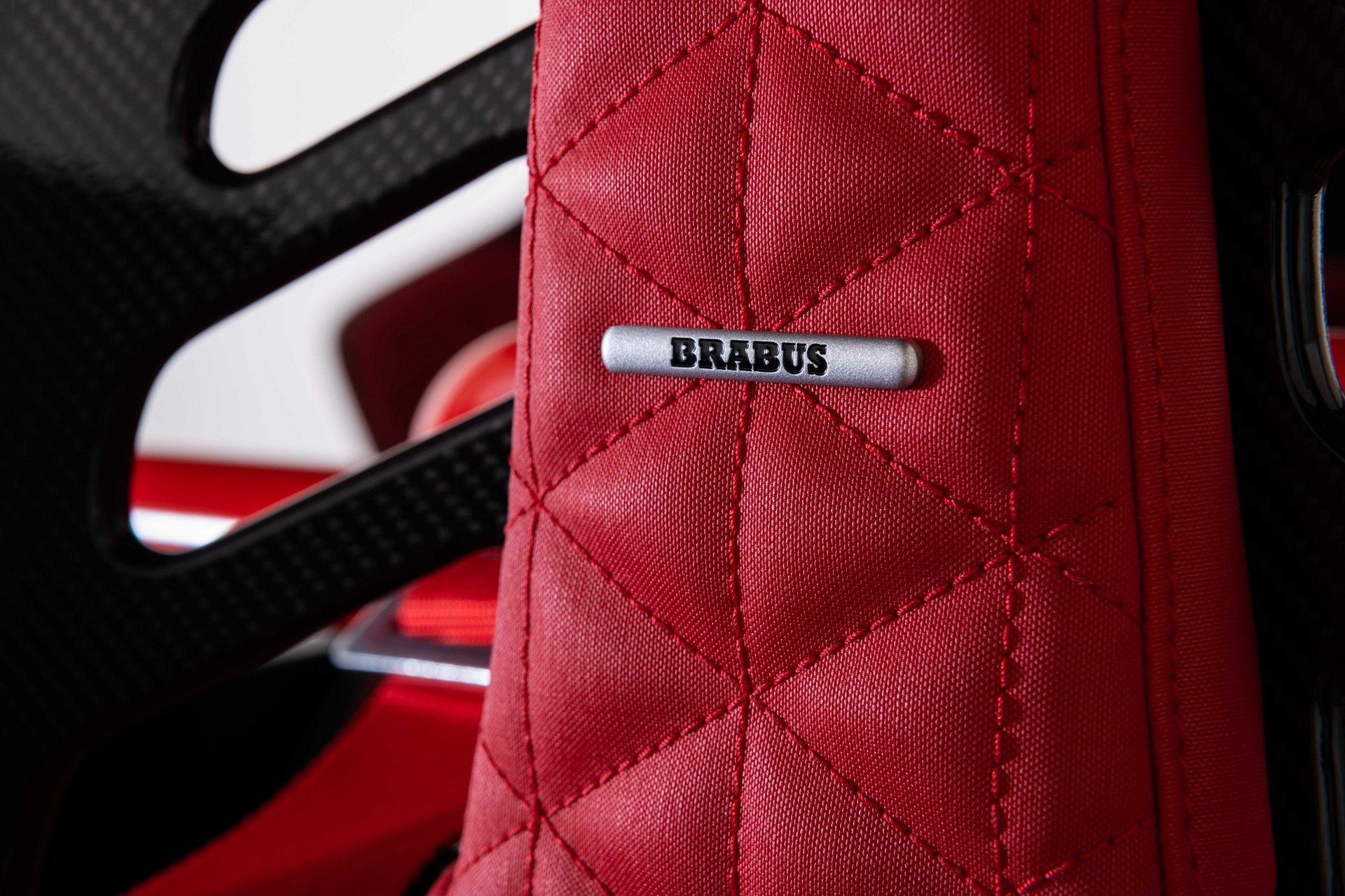 Brabus 900 Crawler Is A $1M Dune-Bashing Buggy That Looks Like An AMG G63 But Isn’t