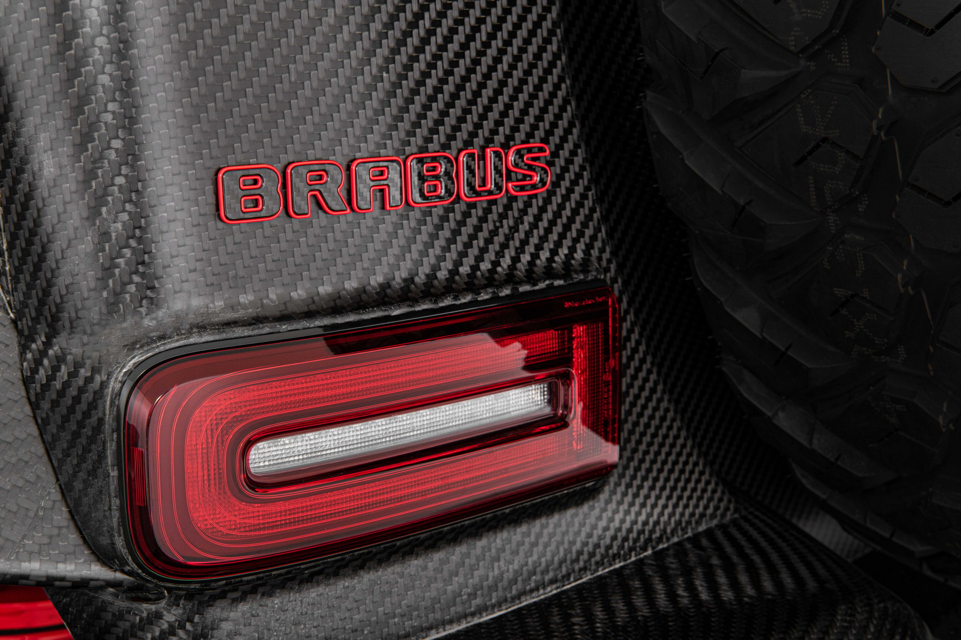 Brabus 900 Crawler Is A $1M Dune-Bashing Buggy That Looks Like An AMG G63 But Isn’t