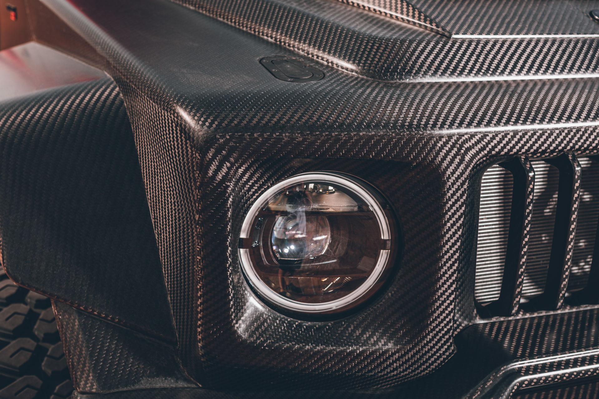 Brabus 900 Crawler Is A $1M Dune-Bashing Buggy That Looks Like An AMG G63 But Isn’t