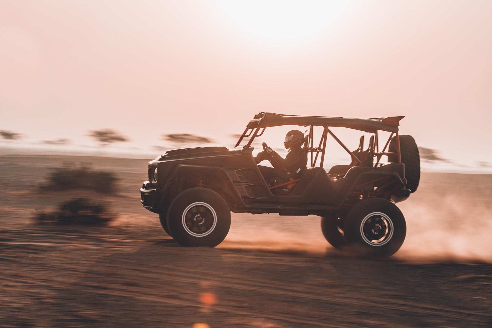 Brabus 900 Crawler Is A $1M Dune-Bashing Buggy That Looks Like An AMG G63 But Isn’t