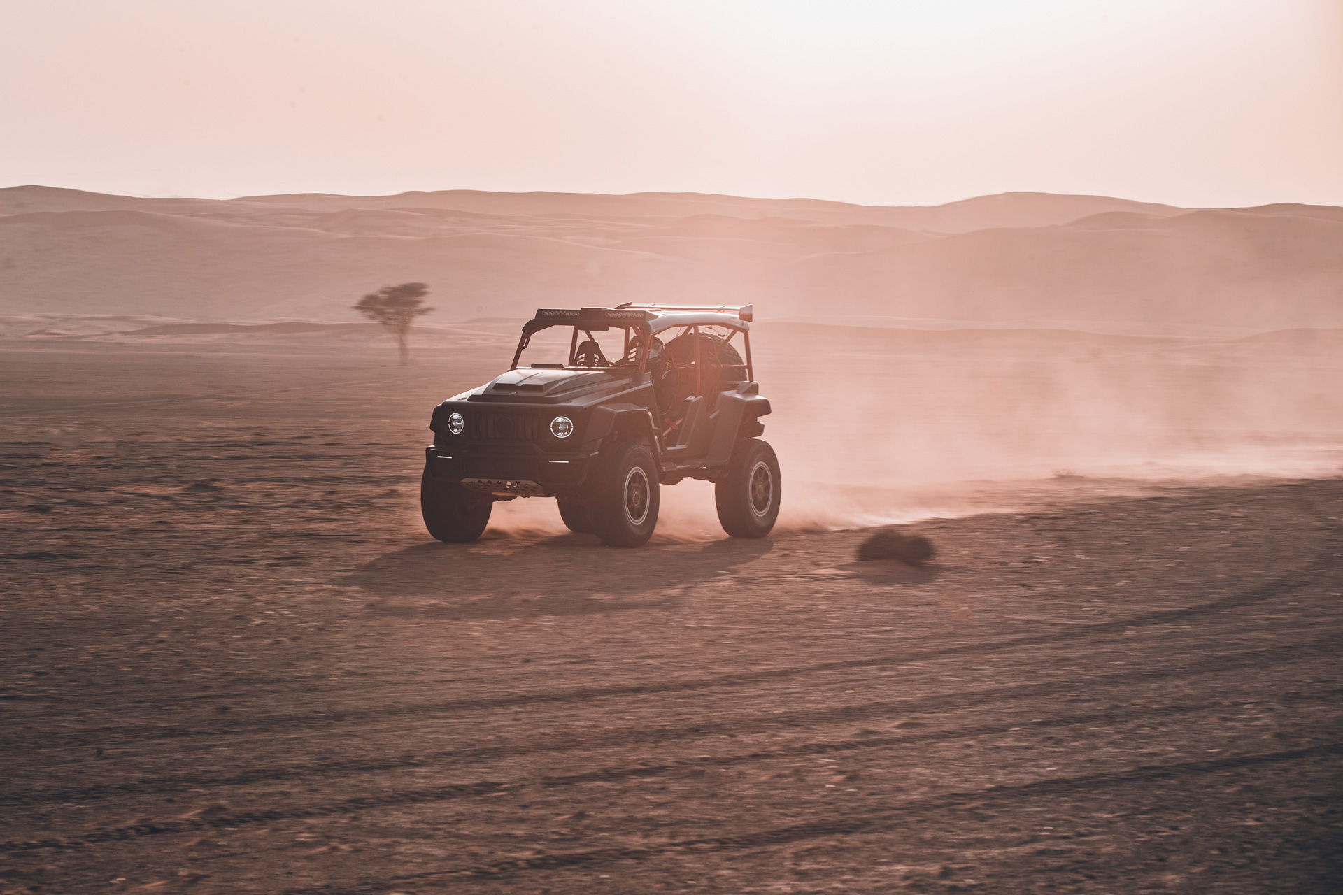 Brabus 900 Crawler Is A $1M Dune-Bashing Buggy That Looks Like An AMG G63 But Isn’t