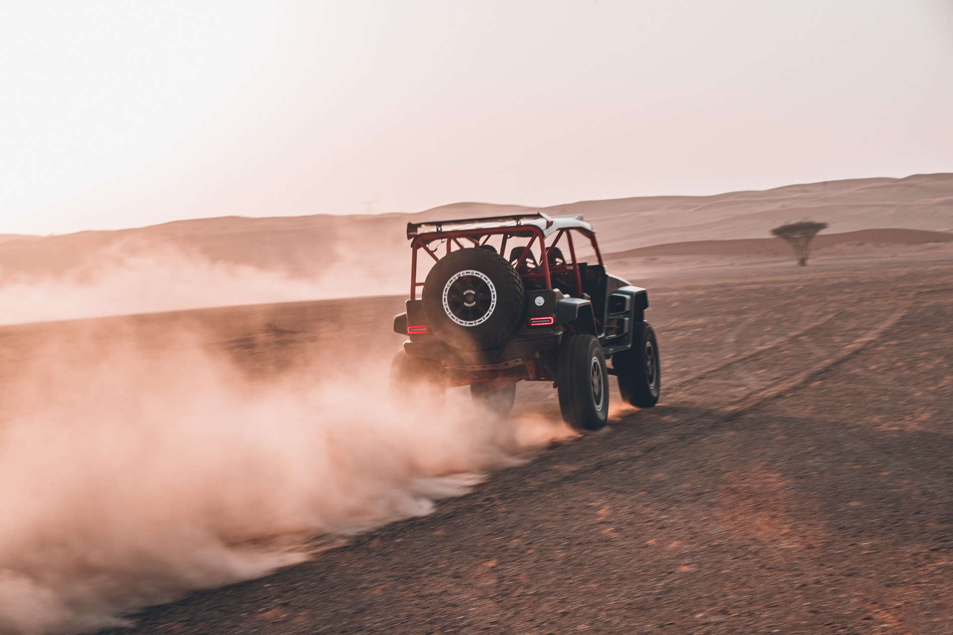 Brabus 900 Crawler Is A $1M Dune-Bashing Buggy That Looks Like An AMG G63 But Isn’t