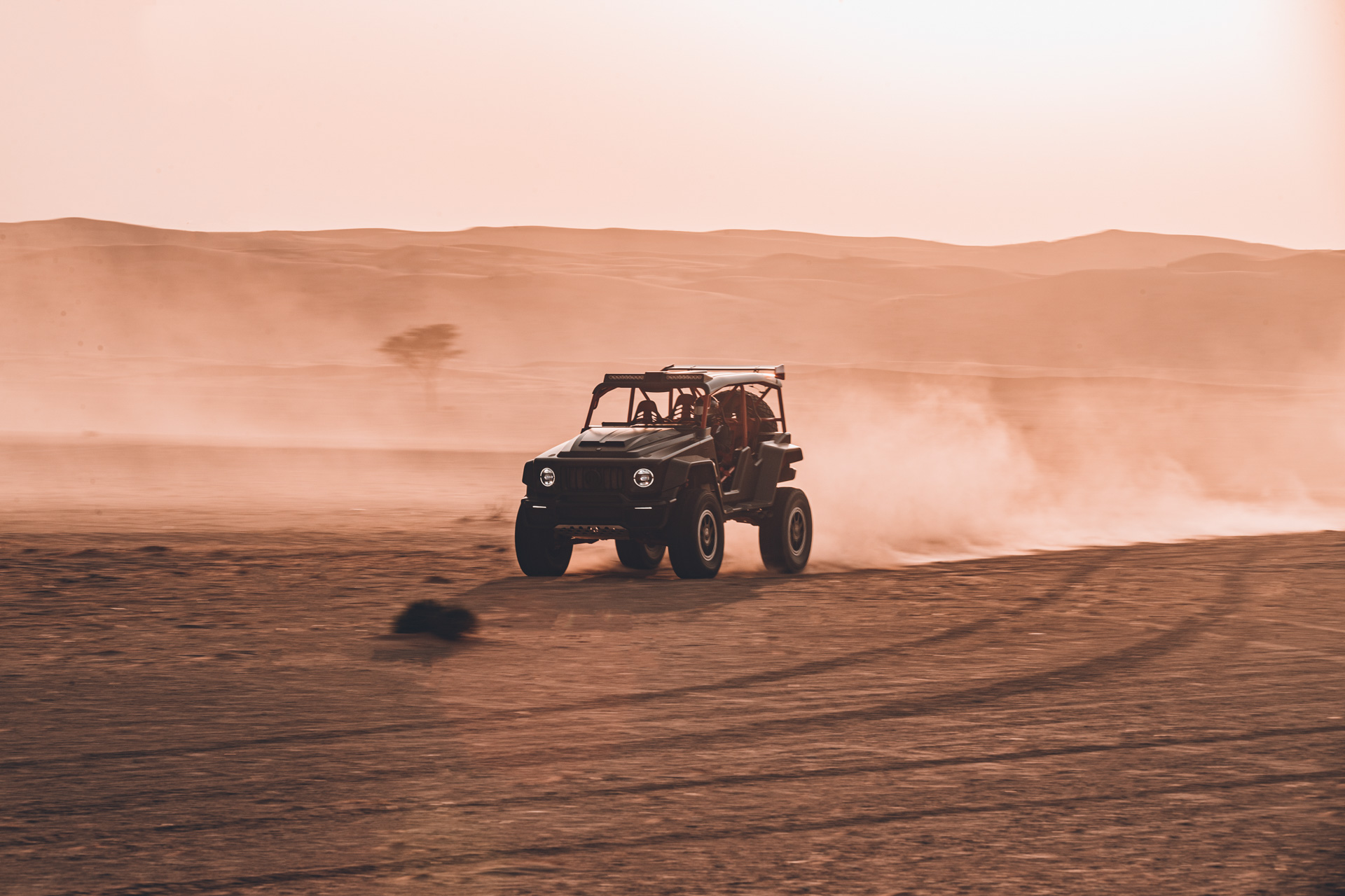 Brabus 900 Crawler Is A $1M Dune-Bashing Buggy That Looks Like An AMG G63 But Isn’t