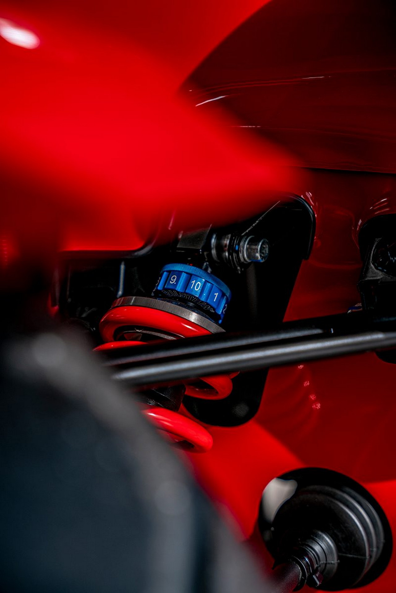 Caterham Seven 420 CUP Is A Street-Legal Track Weapon With Manually-Adjustable Dampers