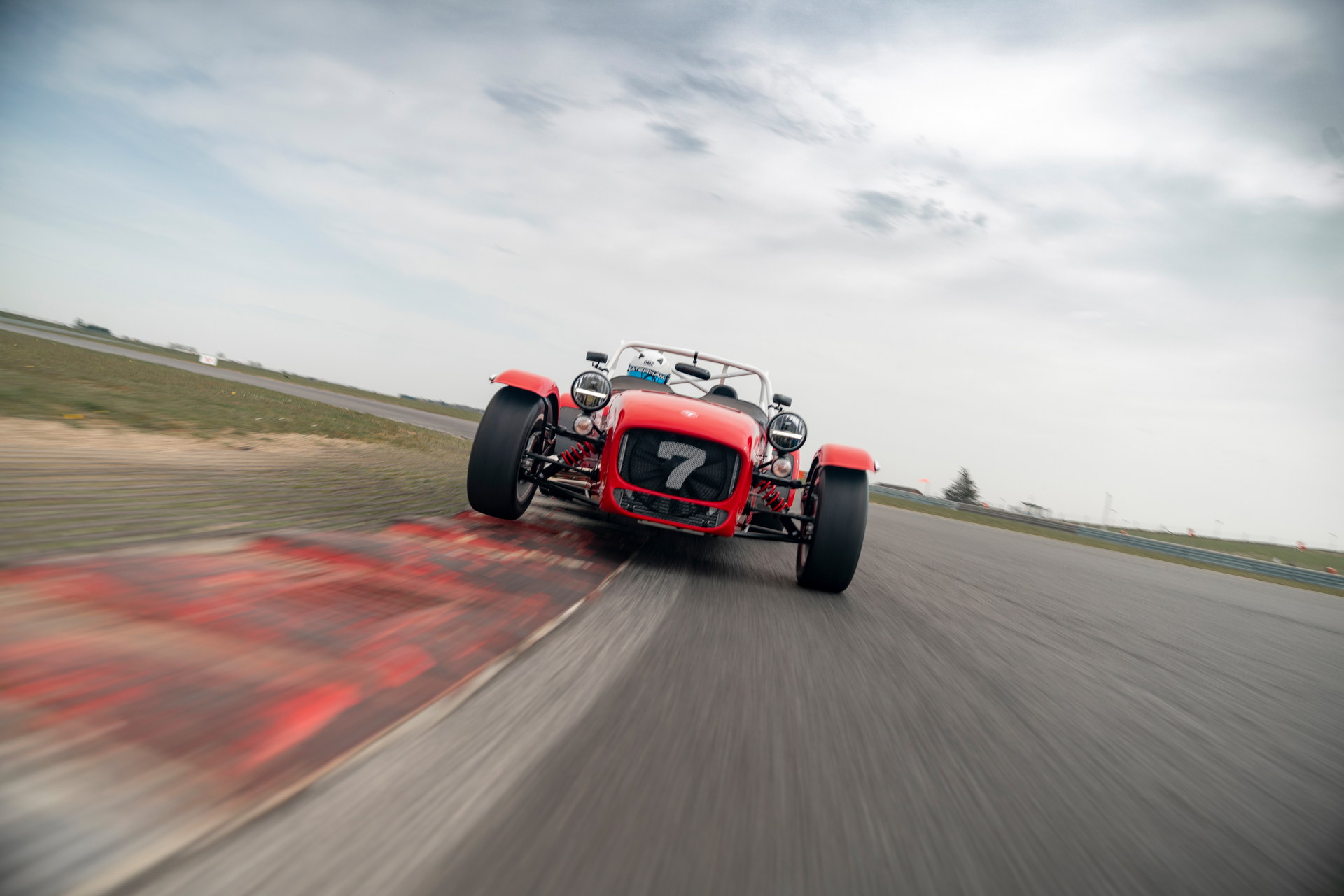 Caterham Seven 420 CUP Is A Street-Legal Track Weapon With Manually-Adjustable Dampers