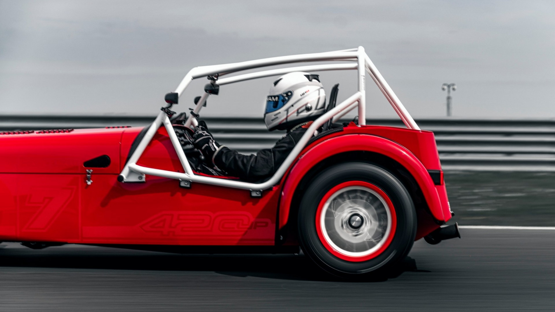Caterham Seven 420 CUP Is A Street-Legal Track Weapon With Manually-Adjustable Dampers