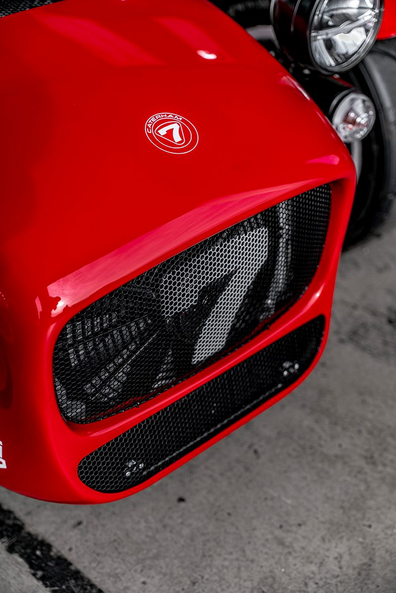 Caterham Seven 420 CUP Is A Street-Legal Track Weapon With Manually-Adjustable Dampers