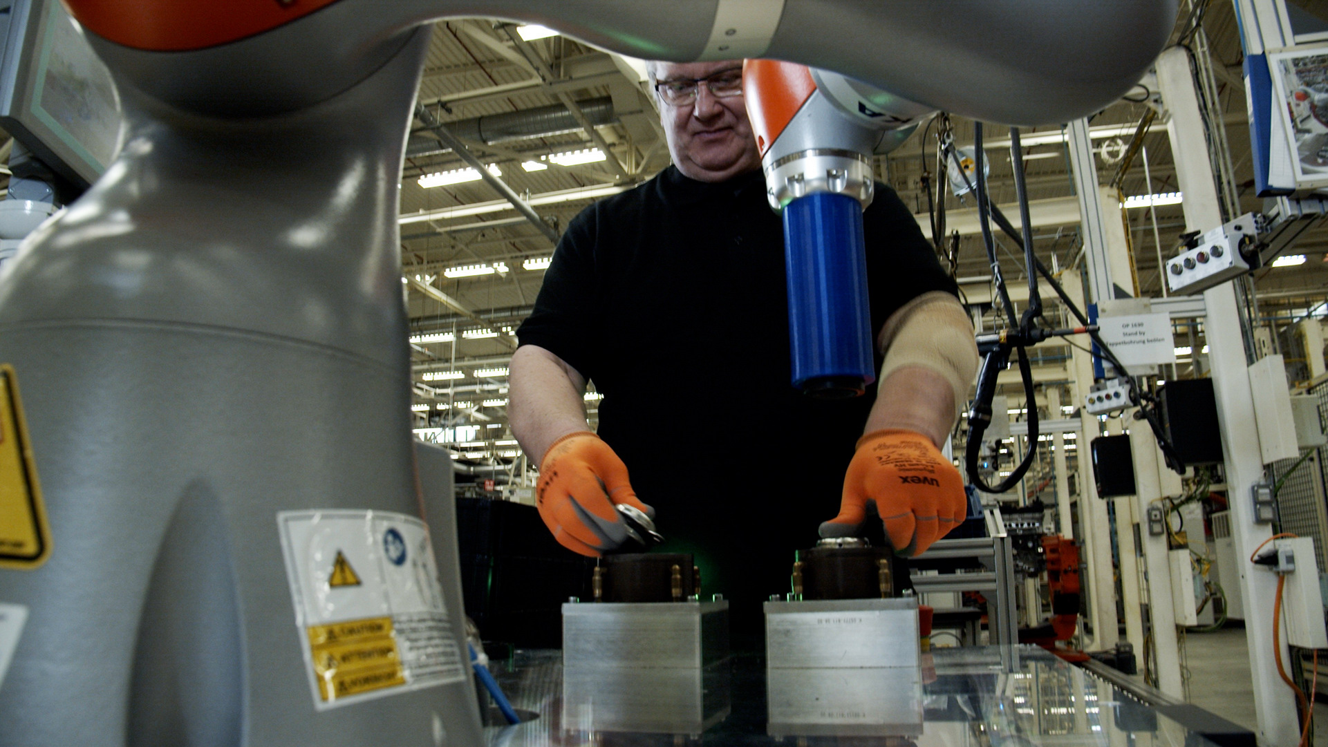 Ford Introduces ‘Robbie The Cobot’ That Can Work With People With Disabilities And Reduced Mobilty