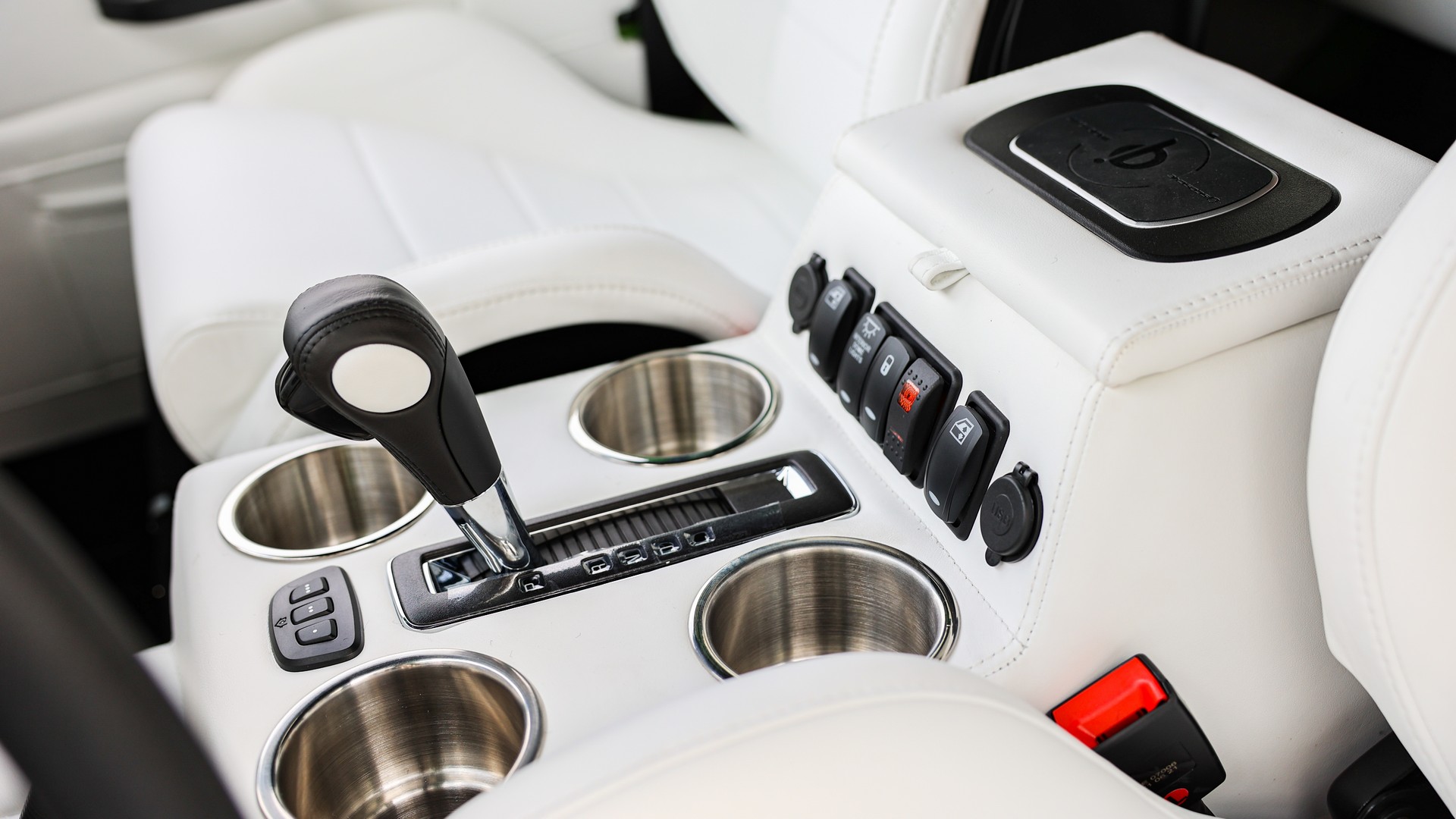 LT1-Powered Land Rover Defender In Lamborghini Verde Mantis Is Certainly A Unique Restomod