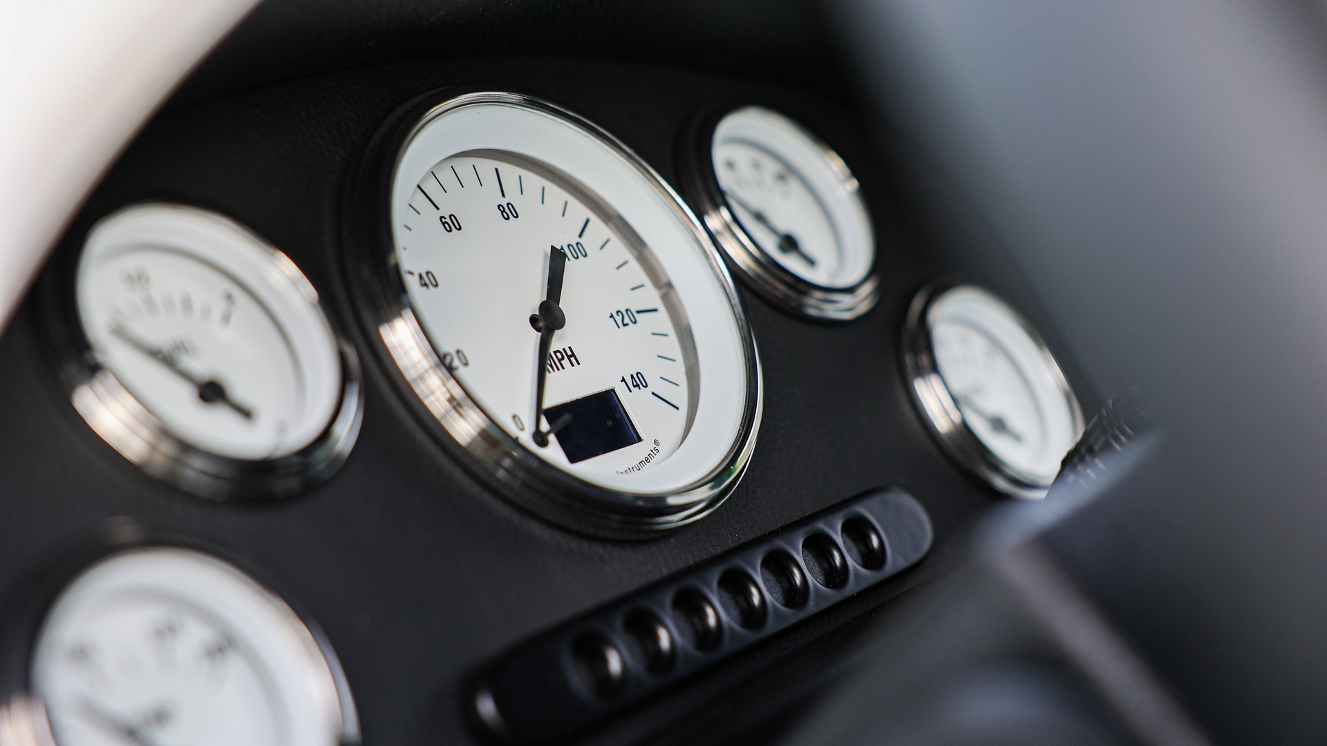 LT1-Powered Land Rover Defender In Lamborghini Verde Mantis Is Certainly A Unique Restomod