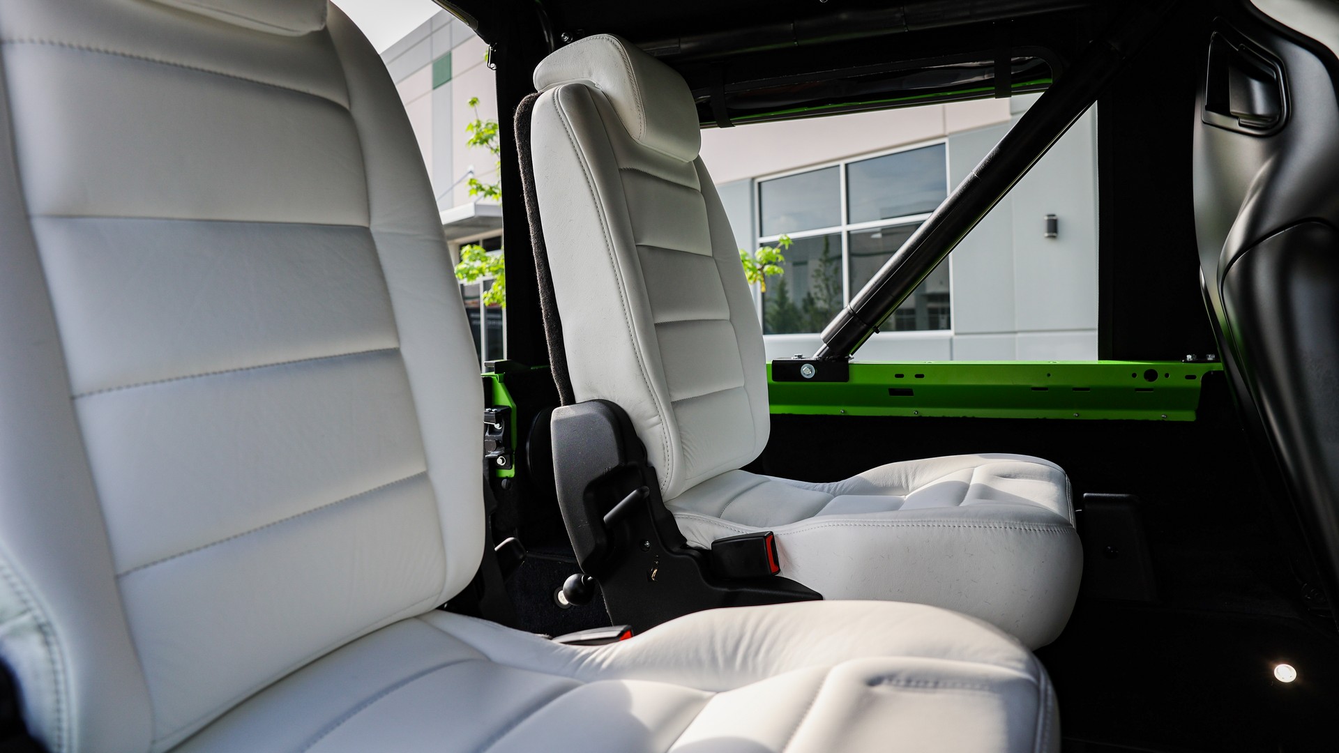 LT1-Powered Land Rover Defender In Lamborghini Verde Mantis Is Certainly A Unique Restomod