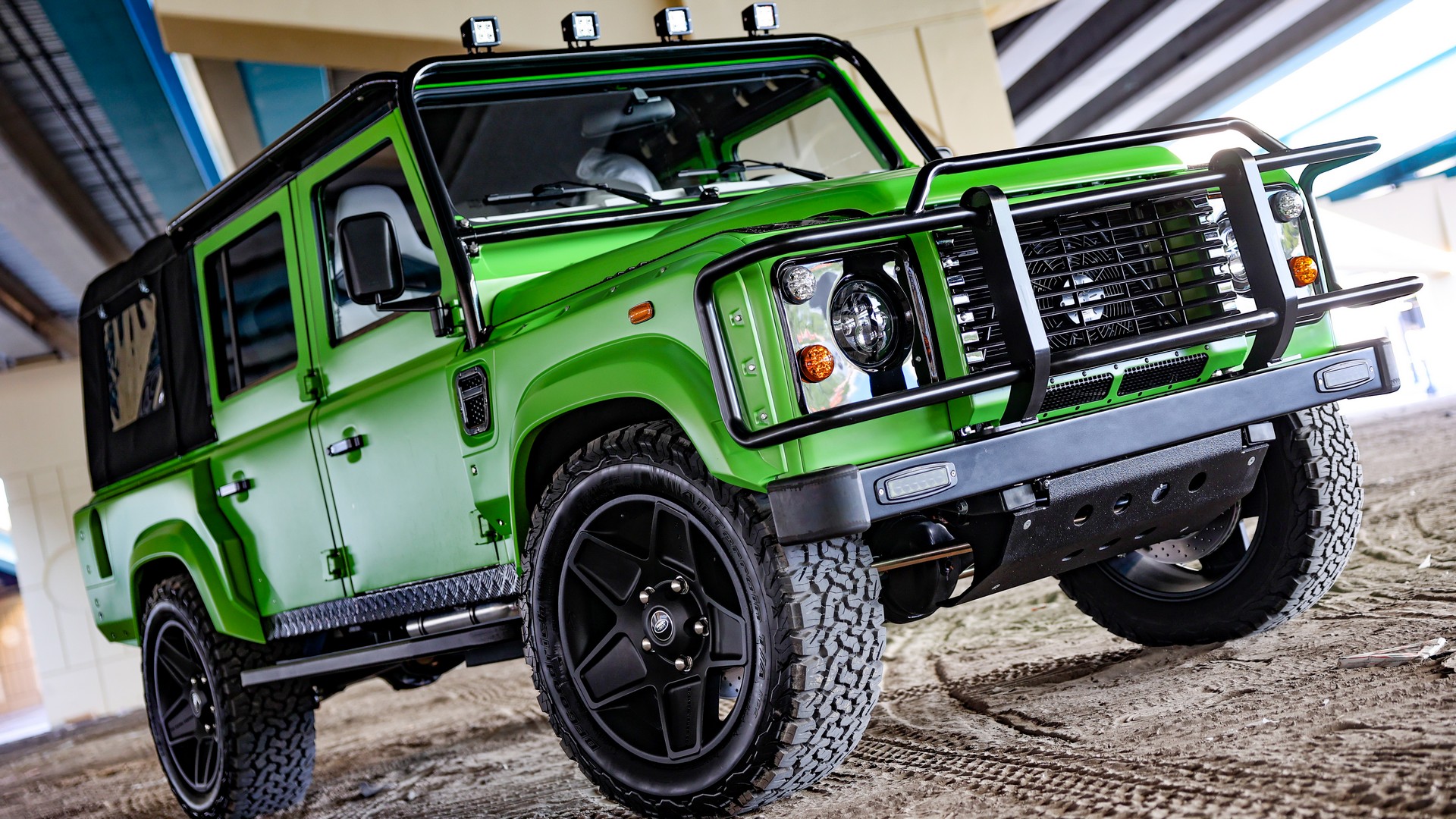 LT1-Powered Land Rover Defender In Lamborghini Verde Mantis Is Certainly A Unique Restomod