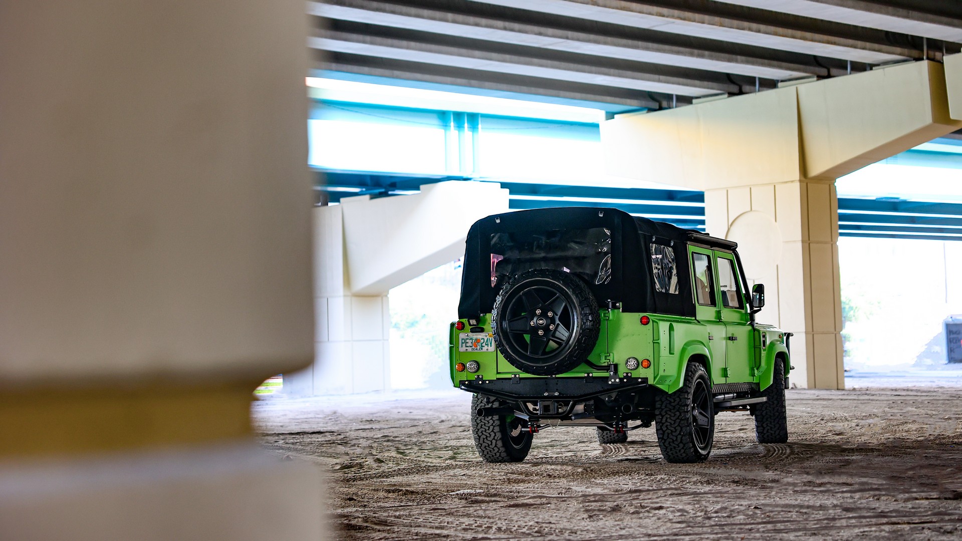 LT1-Powered Land Rover Defender In Lamborghini Verde Mantis Is Certainly A Unique Restomod