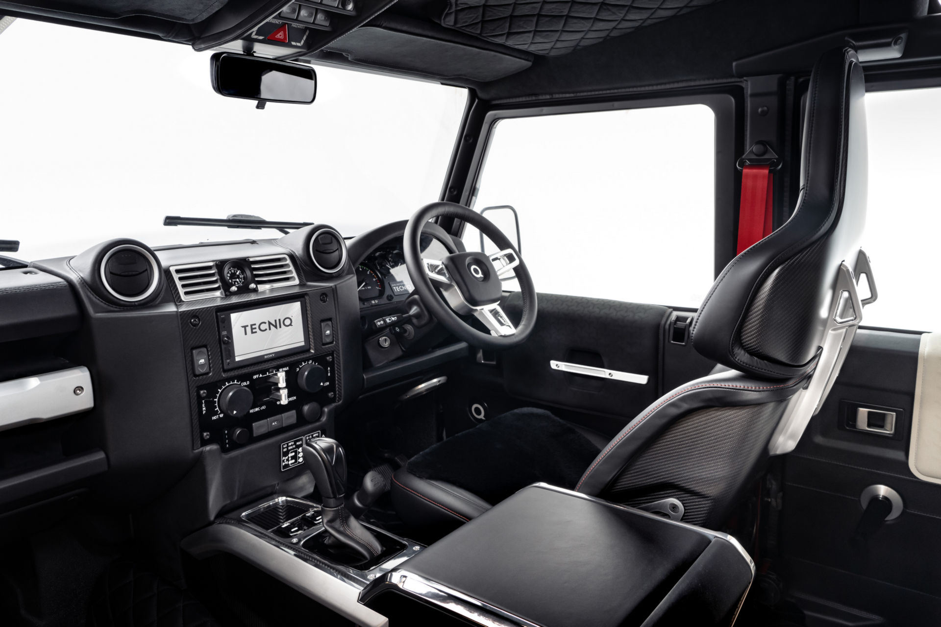 Special Land Rover ‘Q40’ Defender Restomod Is Inspired By The Famed Chinook