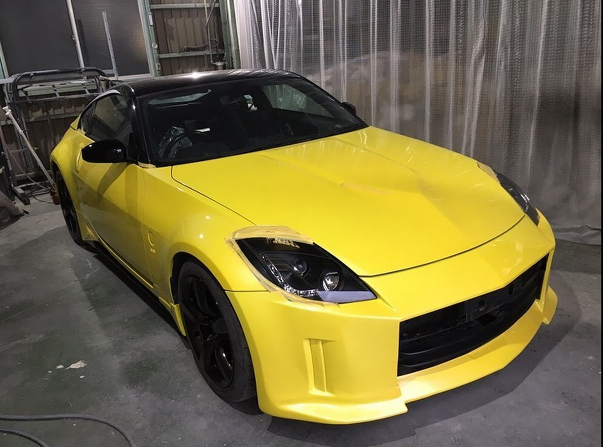 Nissan 350Z Tries Valiantly To Impersonate The New Z