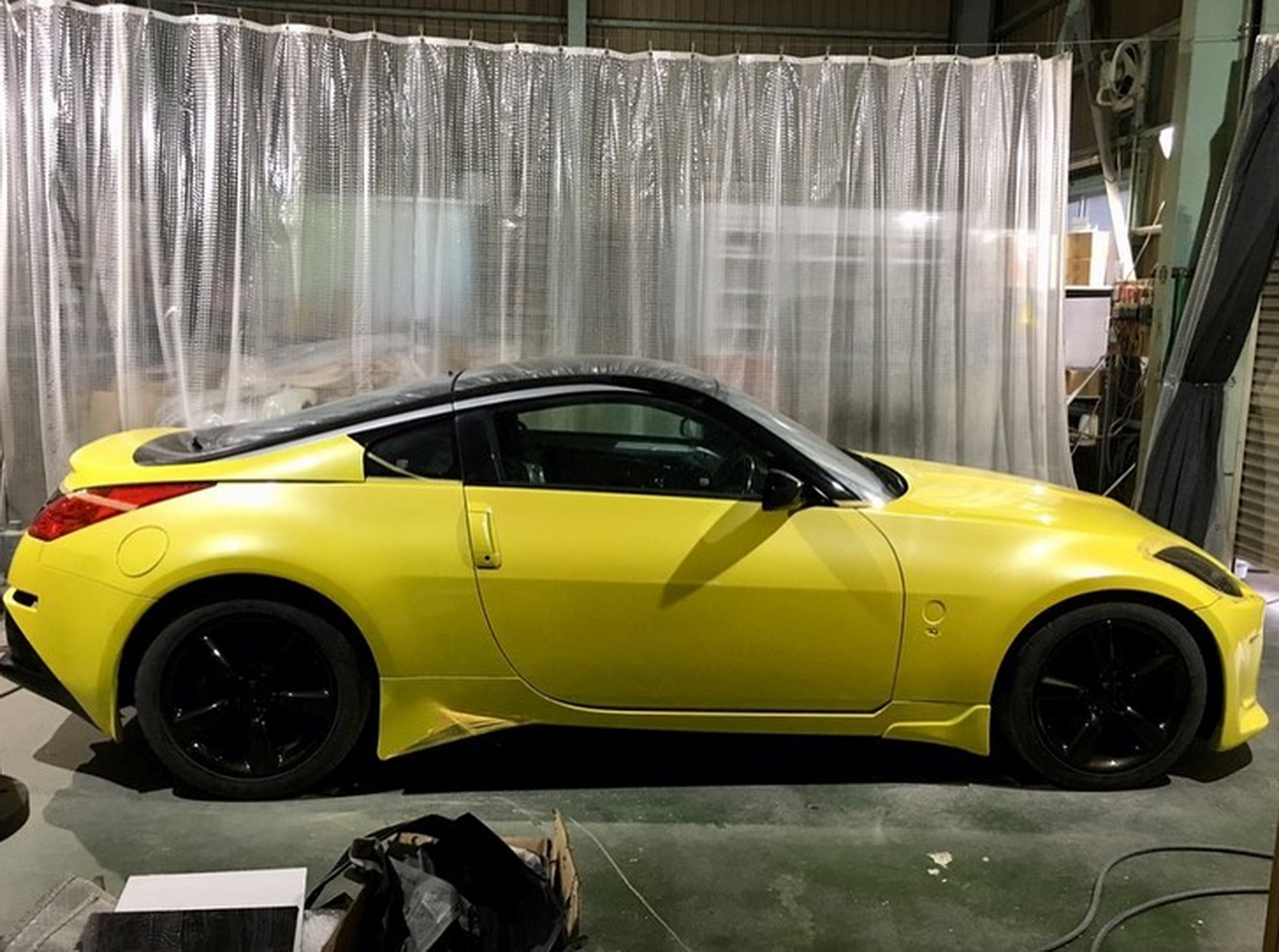 Nissan 350Z Tries Valiantly To Impersonate The New Z