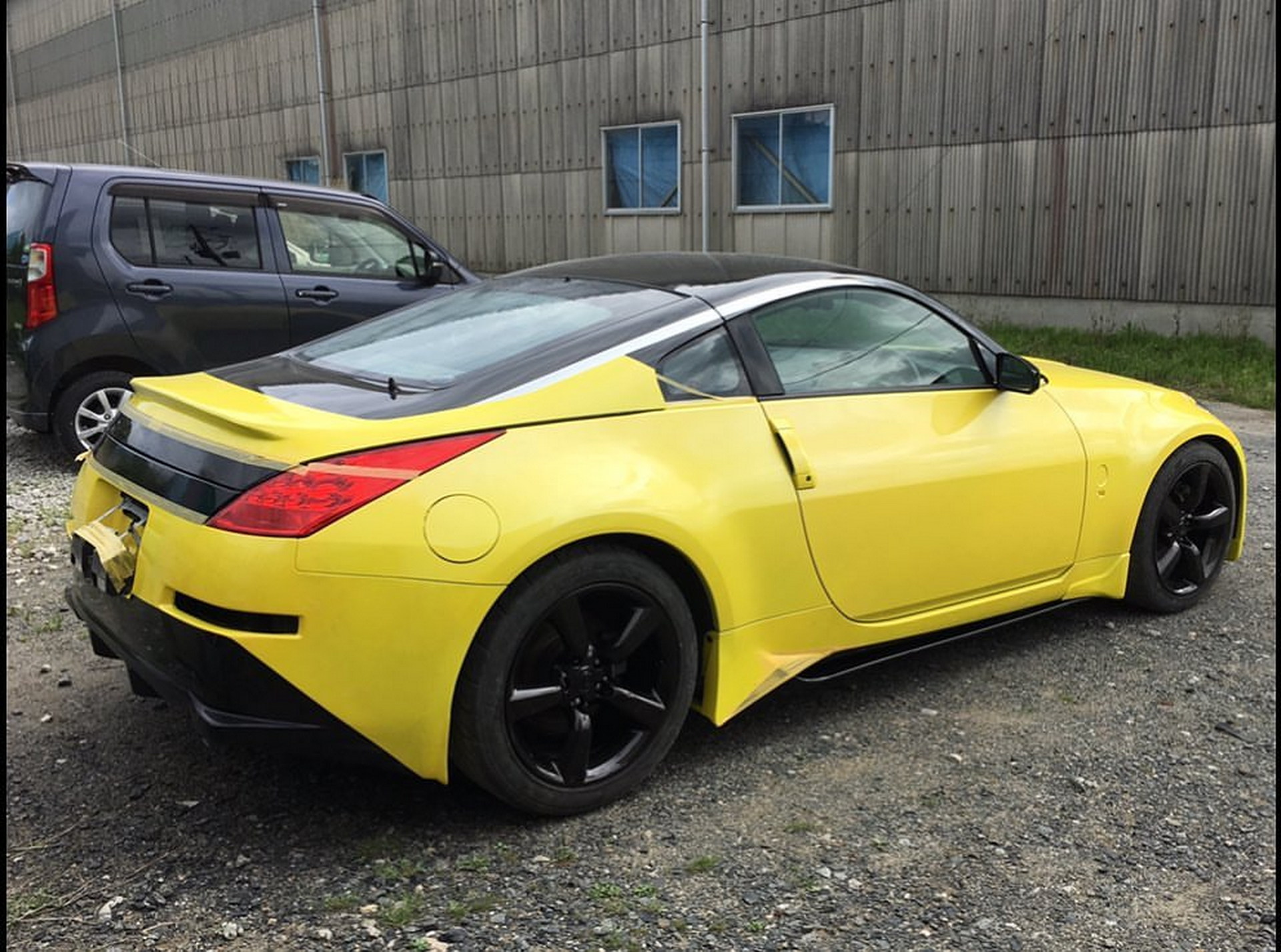 Nissan 350Z Tries Valiantly To Impersonate The New Z