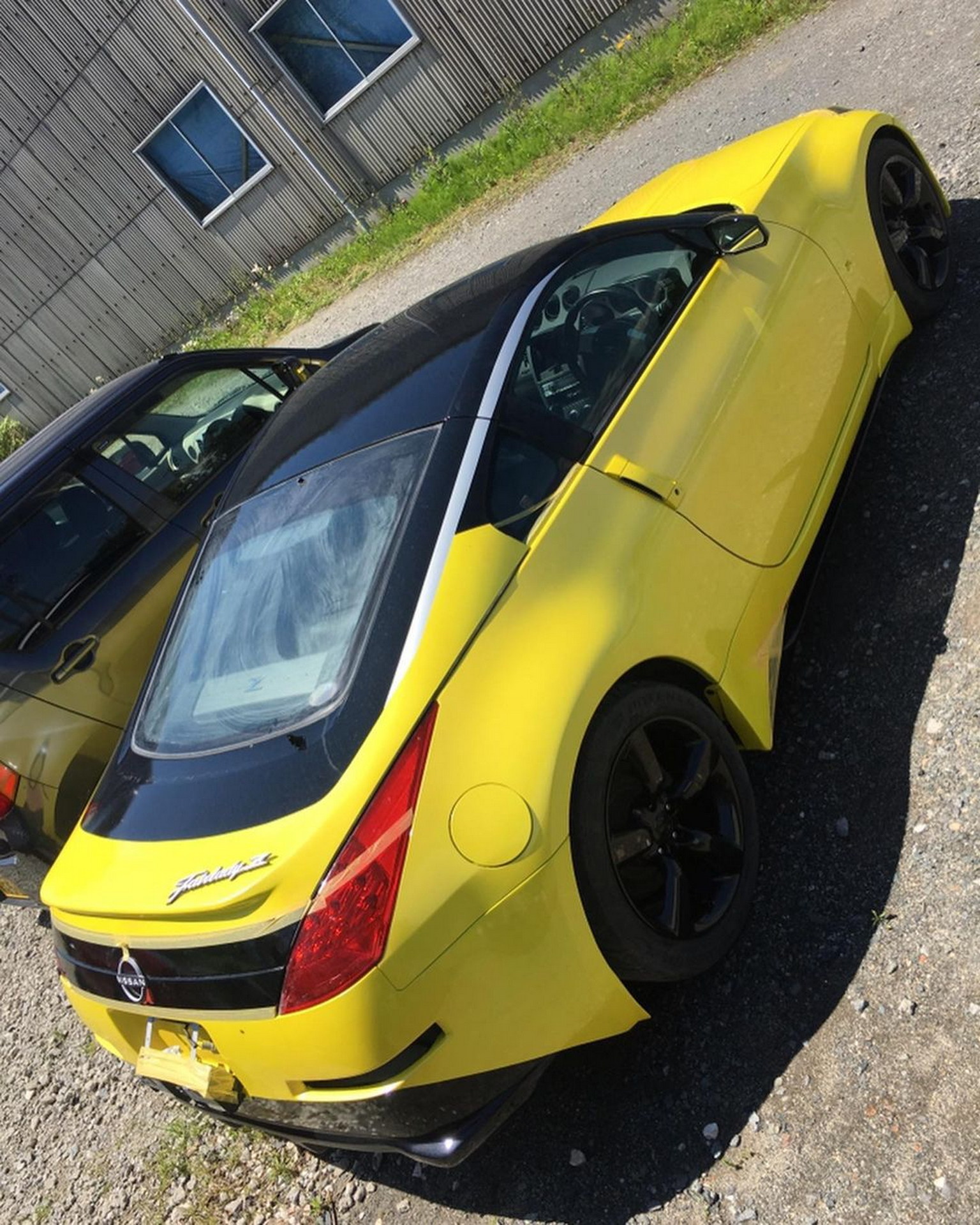 Nissan 350Z Tries Valiantly To Impersonate The New Z