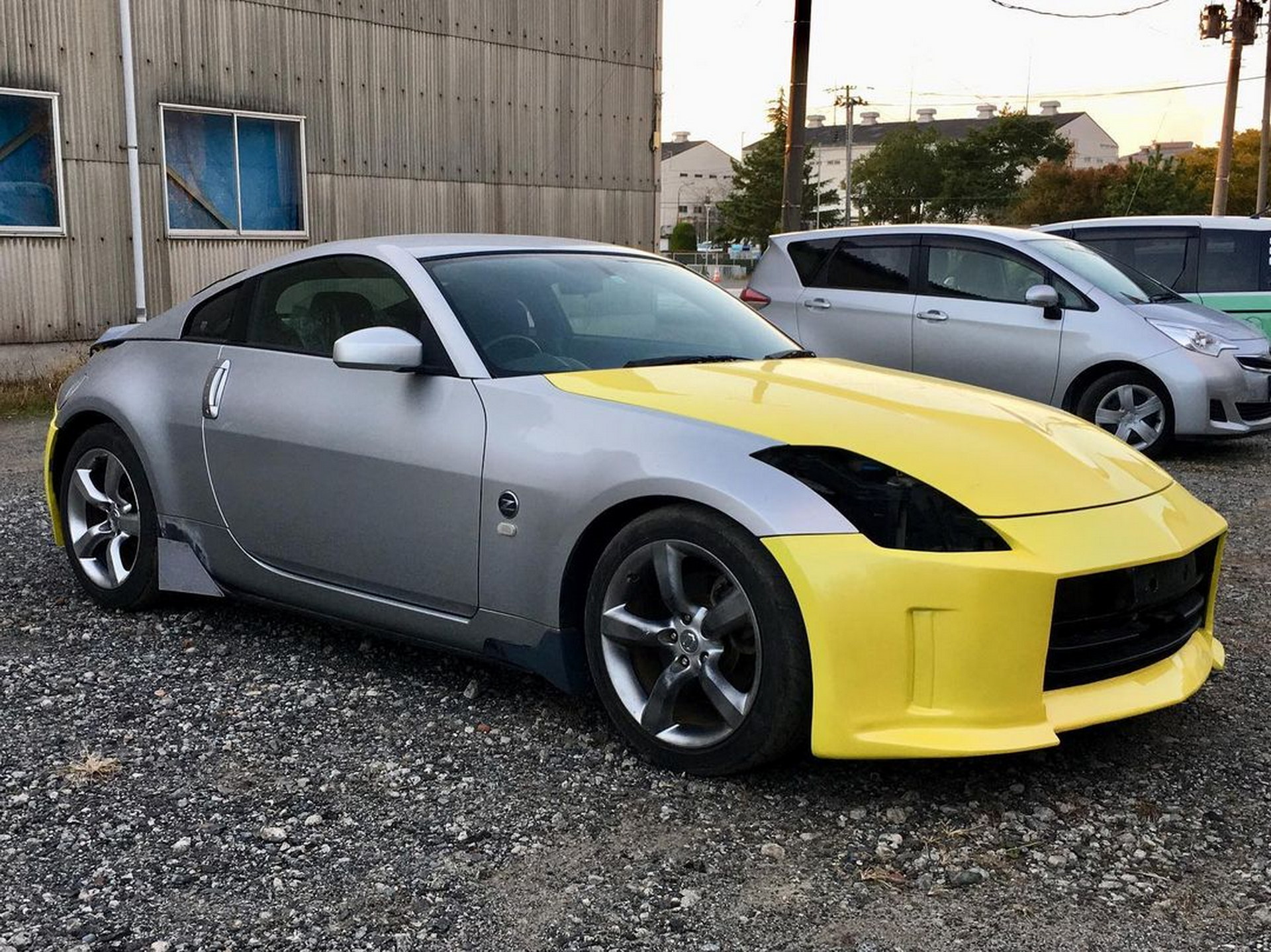 Nissan 350Z Tries Valiantly To Impersonate The New Z