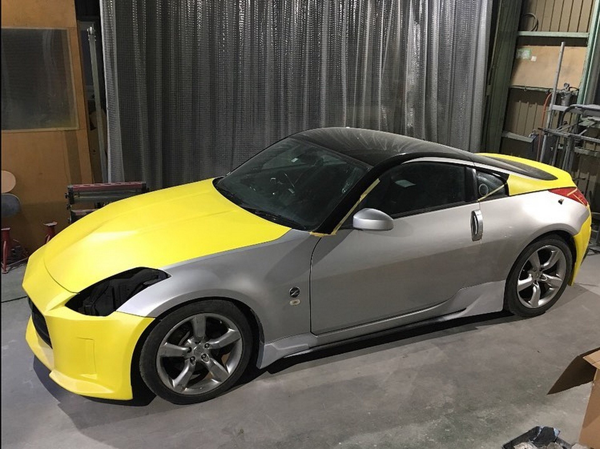 Nissan 350Z Tries Valiantly To Impersonate The New Z