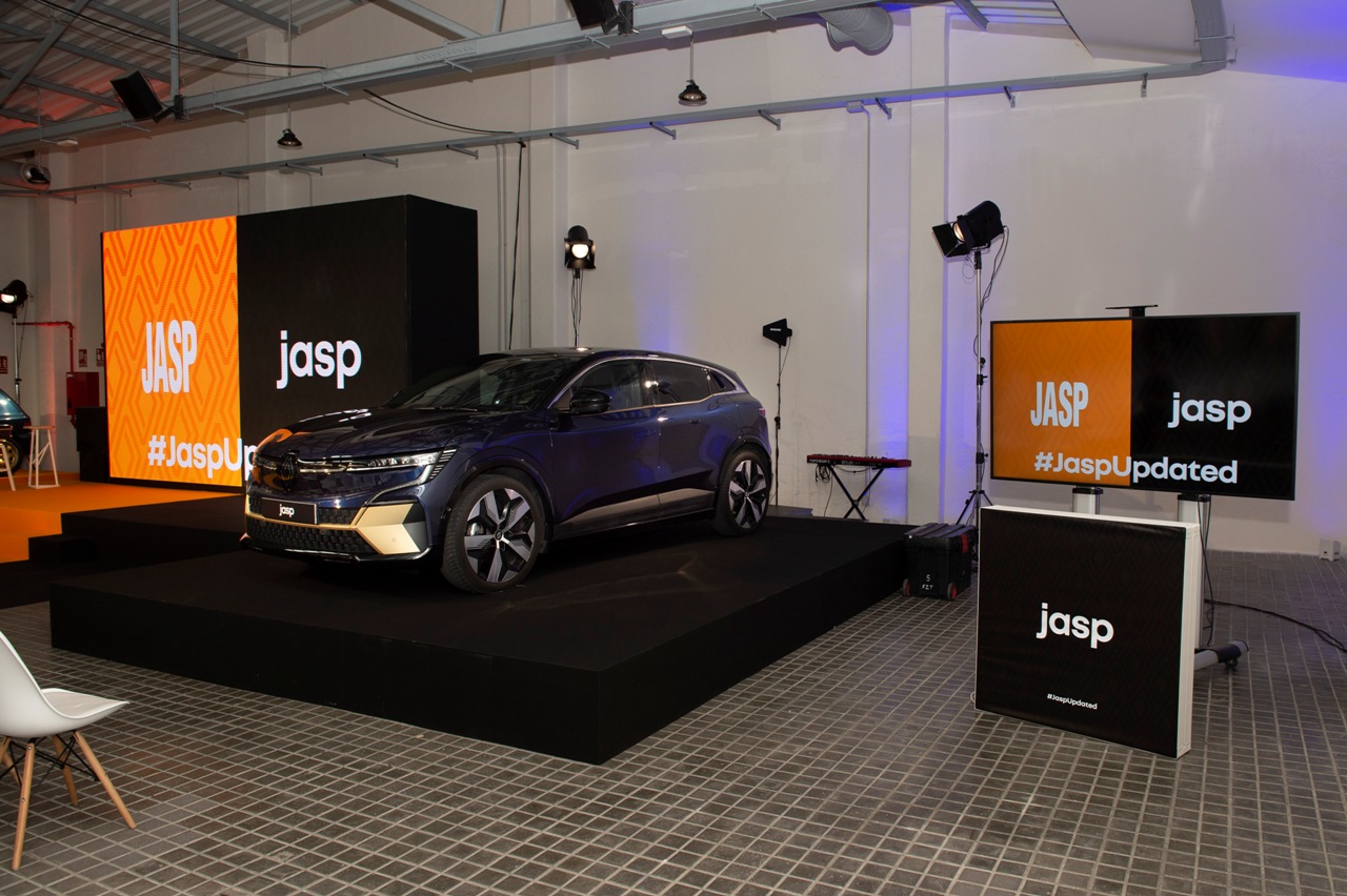 Special Renault Megane E-Tech Remembers The Iconic Clio Williams