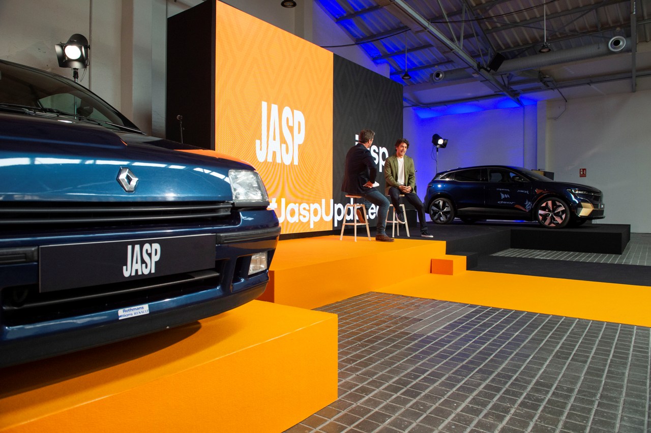 Special Renault Megane E-Tech Remembers The Iconic Clio Williams