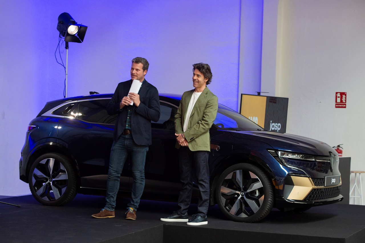 Special Renault Megane E-Tech Remembers The Iconic Clio Williams