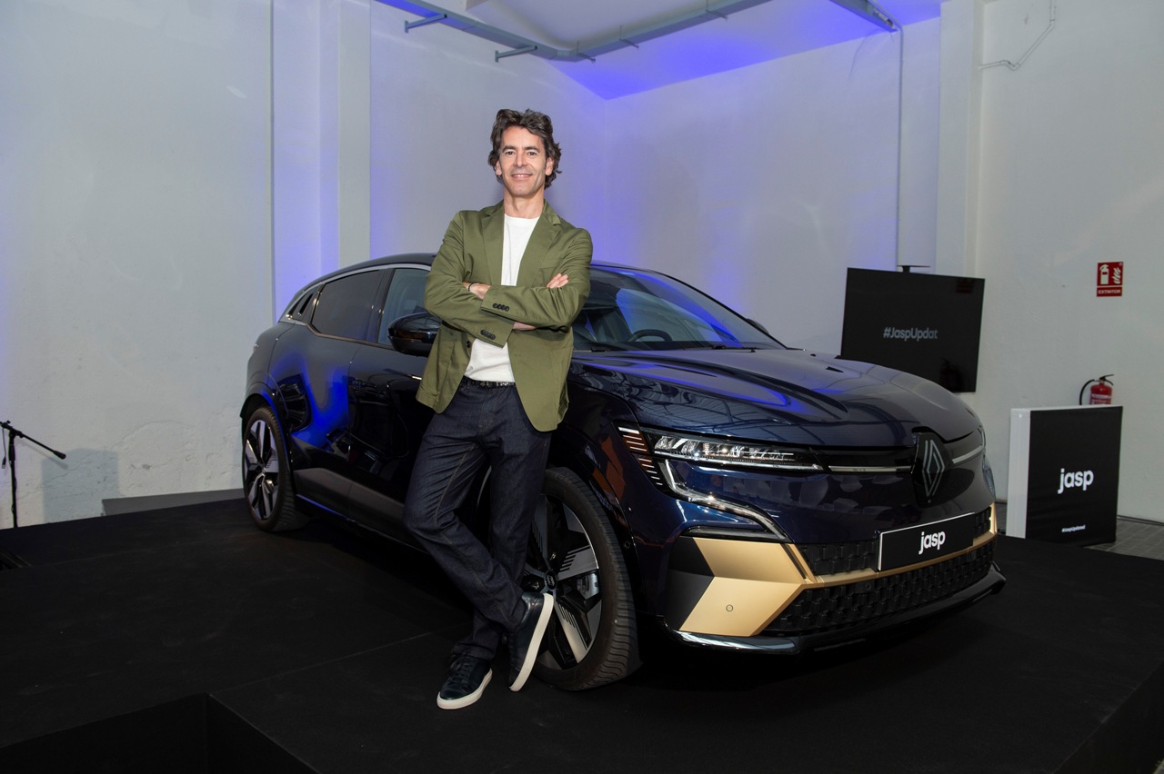 Special Renault Megane E-Tech Remembers The Iconic Clio Williams