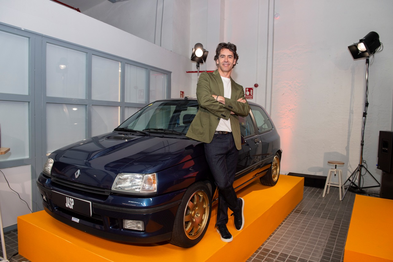 Special Renault Megane E-Tech Remembers The Iconic Clio Williams