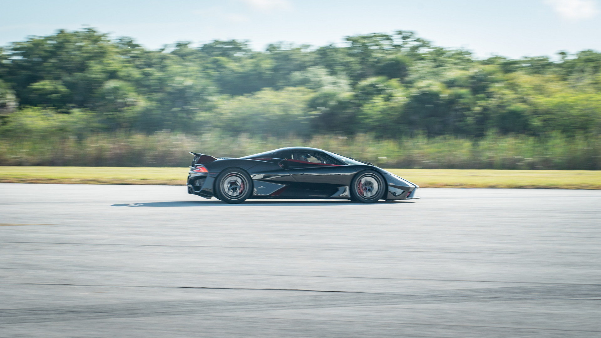 SSC Tuatara Hits 295 Mph In 2.3 Miles, Breaks Its Own Record