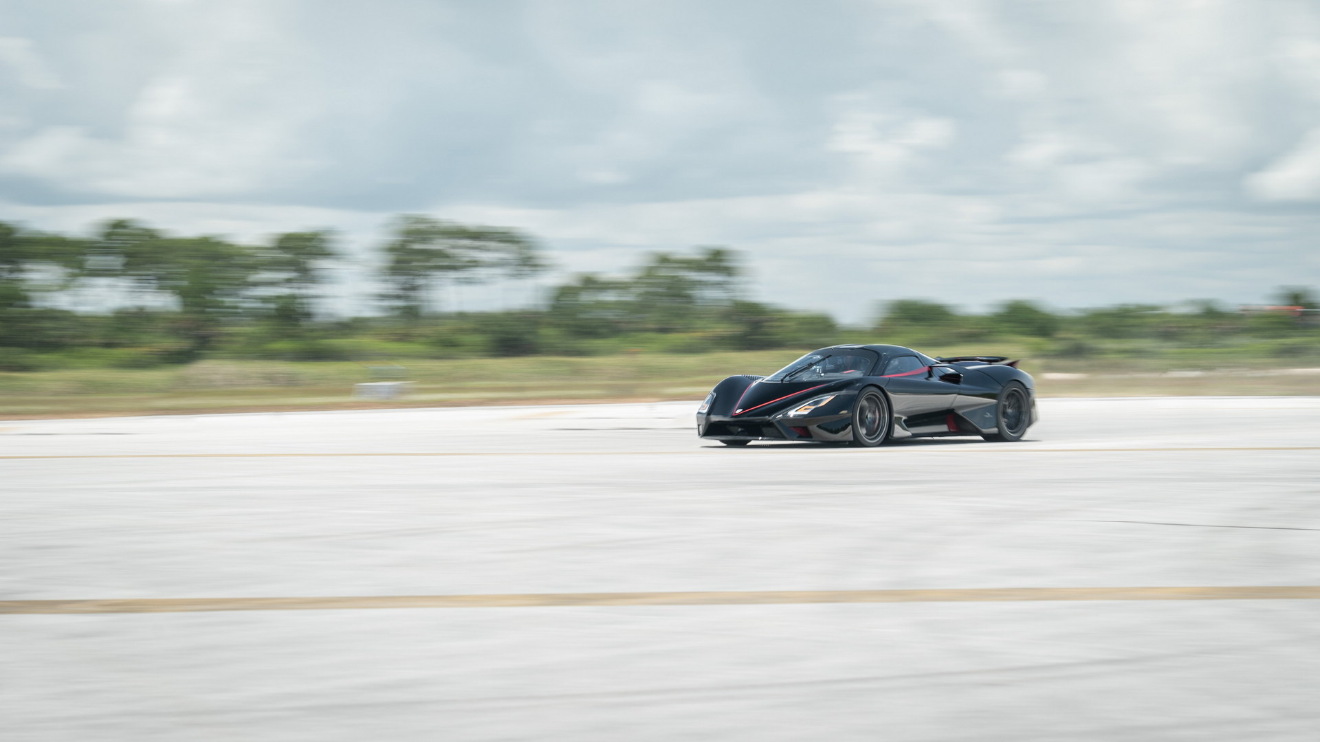 SSC Tuatara Hits 295 Mph In 2.3 Miles, Breaks Its Own Record