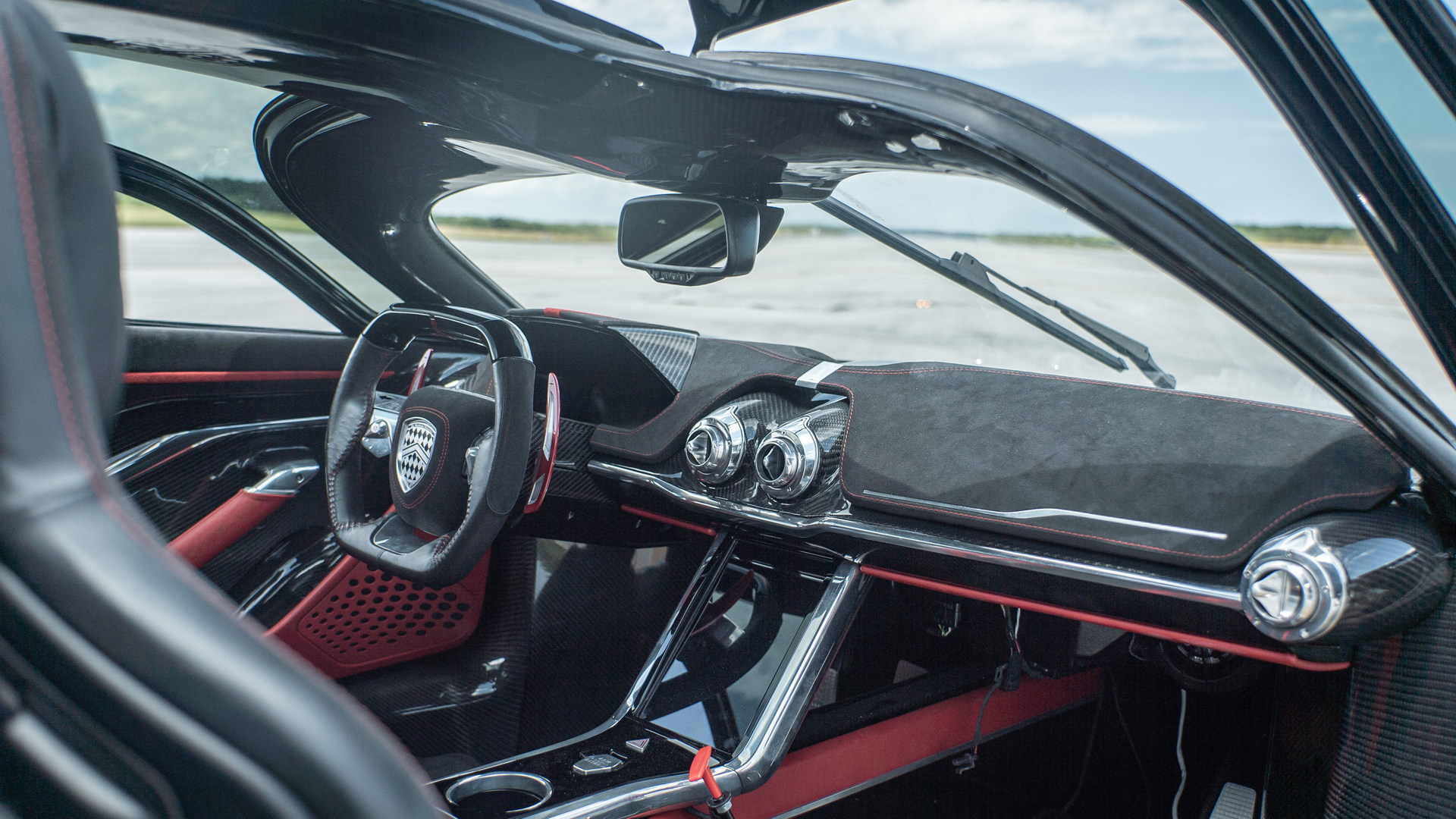 SSC Tuatara Hits 295 Mph In 2.3 Miles, Breaks Its Own Record