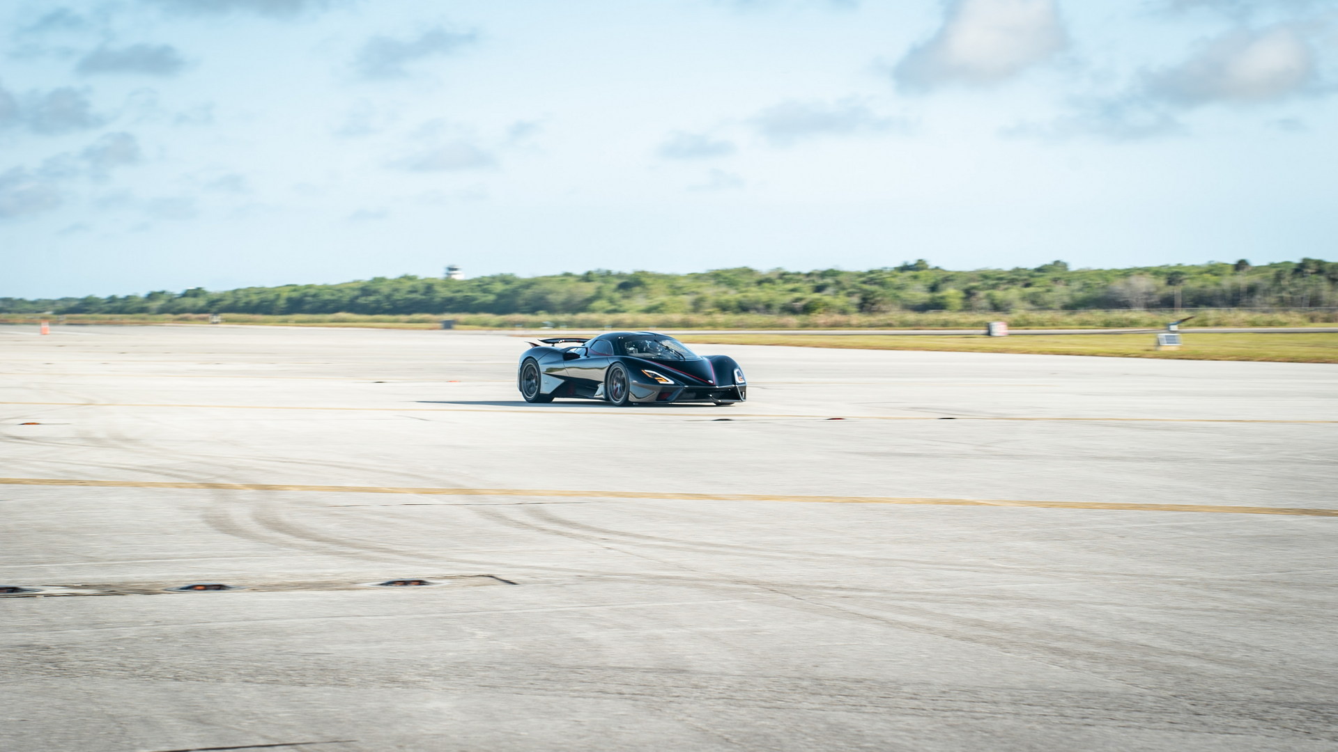 SSC Tuatara Hits 295 Mph In 2.3 Miles, Breaks Its Own Record