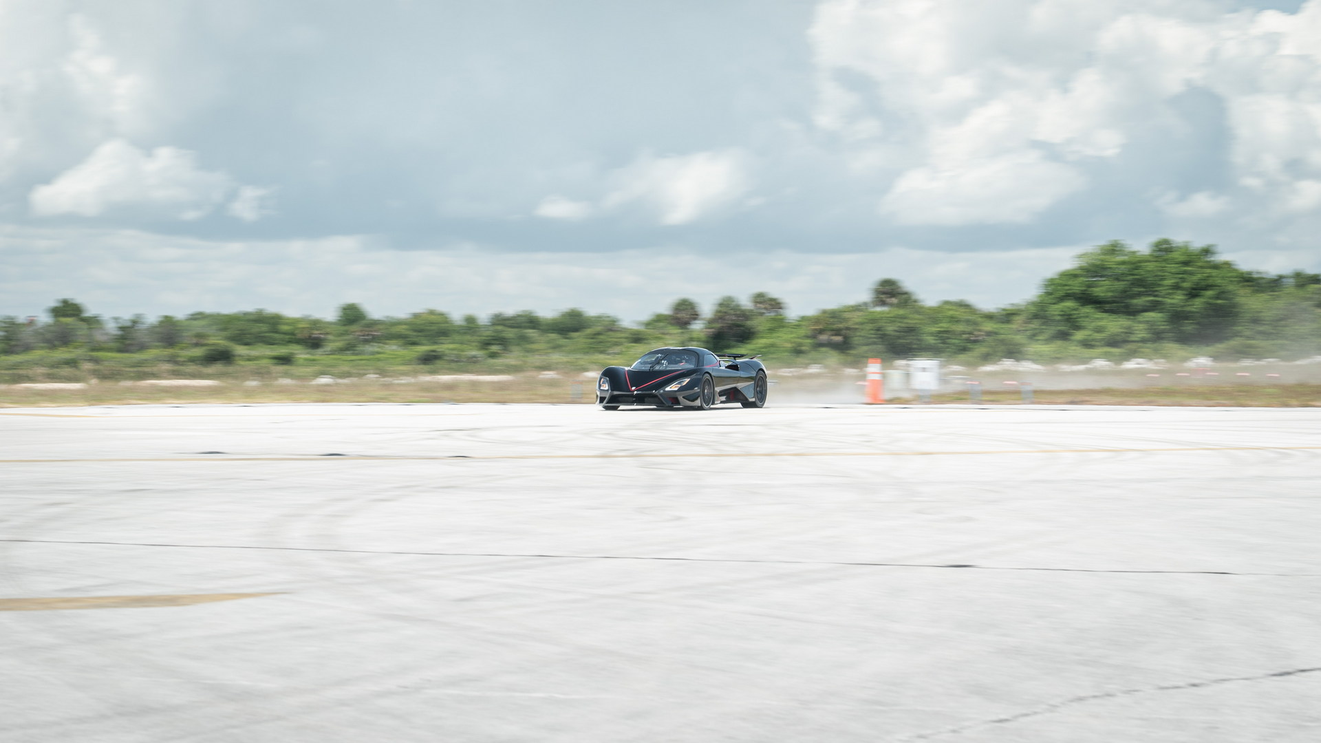 SSC Tuatara Hits 295 Mph In 2.3 Miles, Breaks Its Own Record