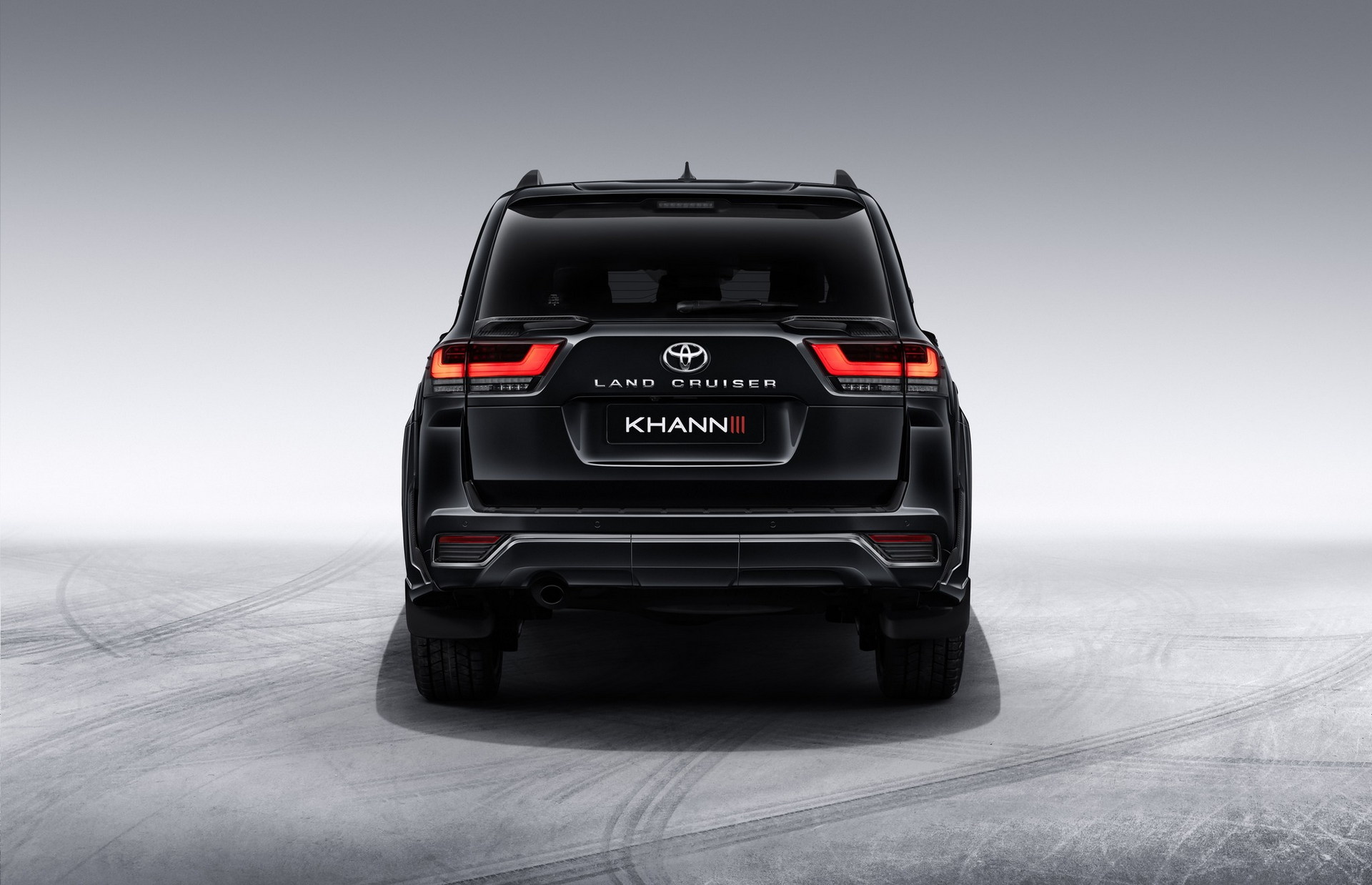 Tuned Widebody 2022 Toyota Land Cruiser 300 Has Its Wires Confused