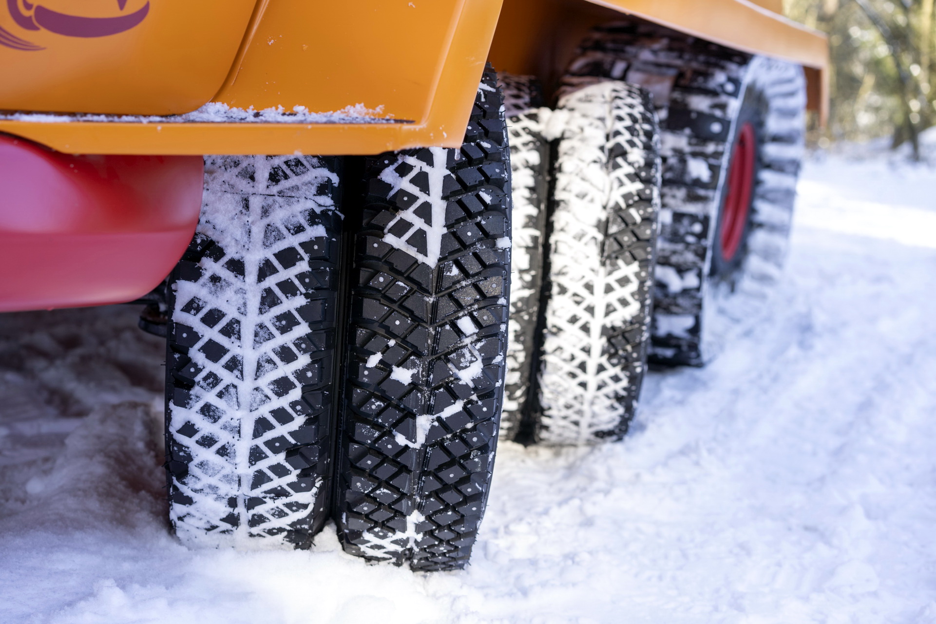 VW Restores The “Half-Track Fox”, A Four-Axle T1 Microbus With Tank Tracks