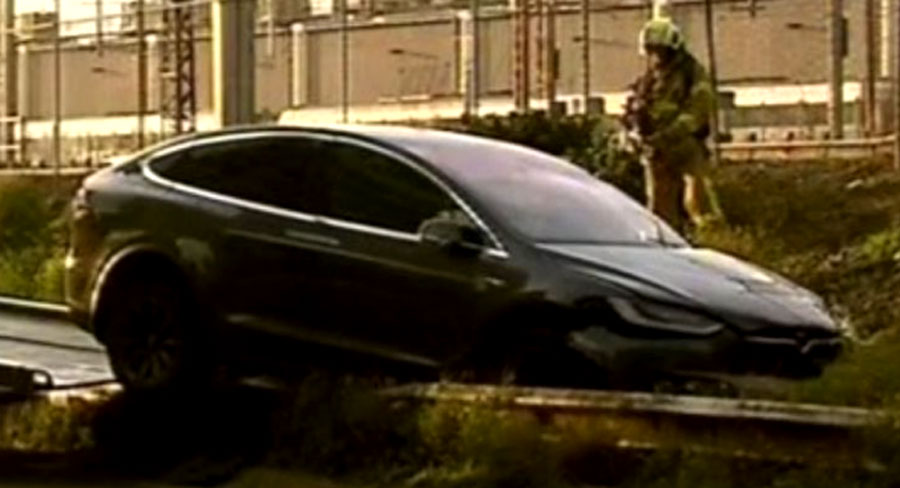  Tesla Driver Claims Model X In Autopilot Veered Off Road, Mounted Guard Rail In Australia