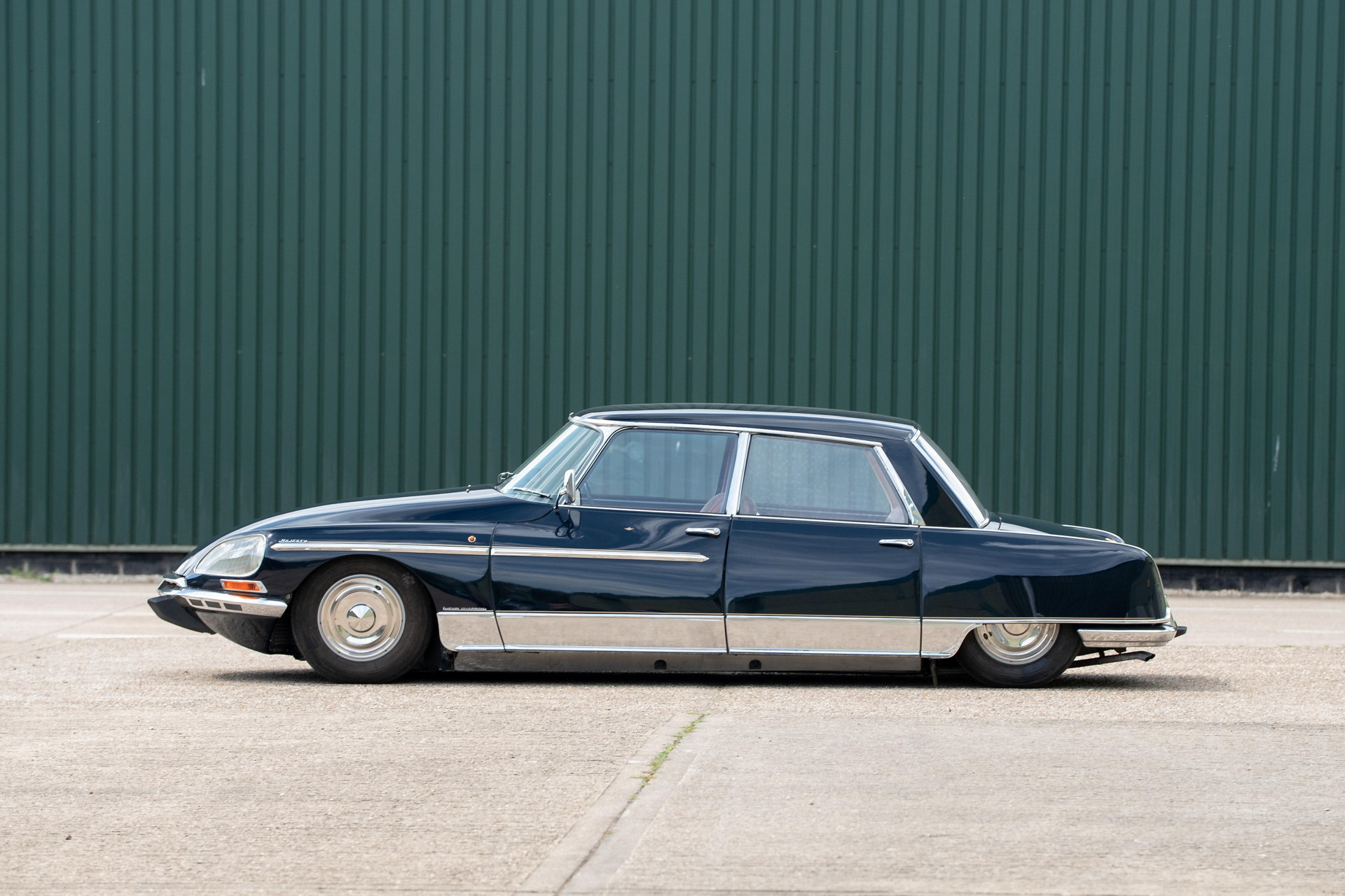 1969 Citroën DS 21 ‘Majesty’ Saloon Is An Incredibly Rare, Incredibly Luxurious Sedan