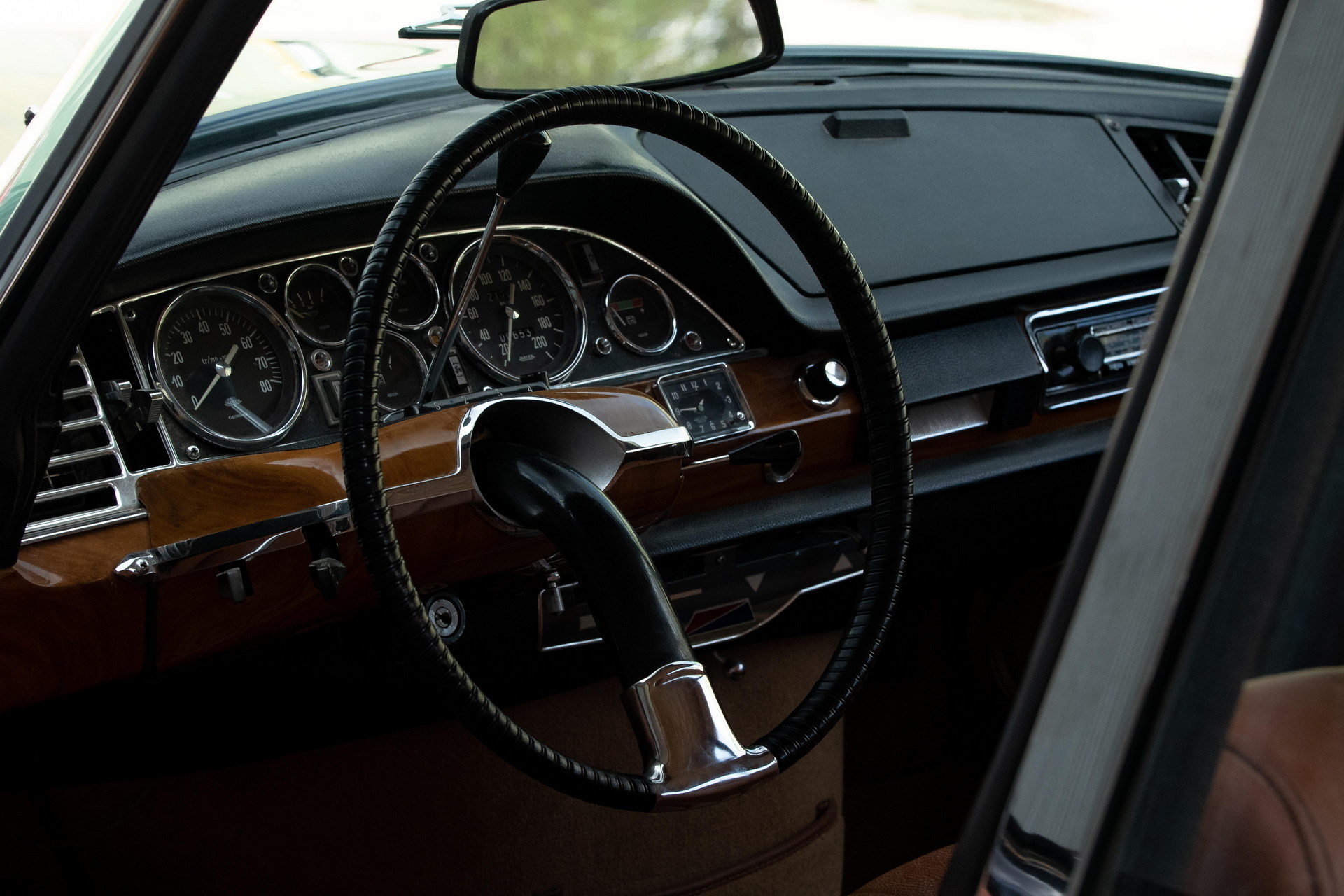 1969 Citroën DS 21 ‘Majesty’ Saloon Is An Incredibly Rare, Incredibly Luxurious Sedan