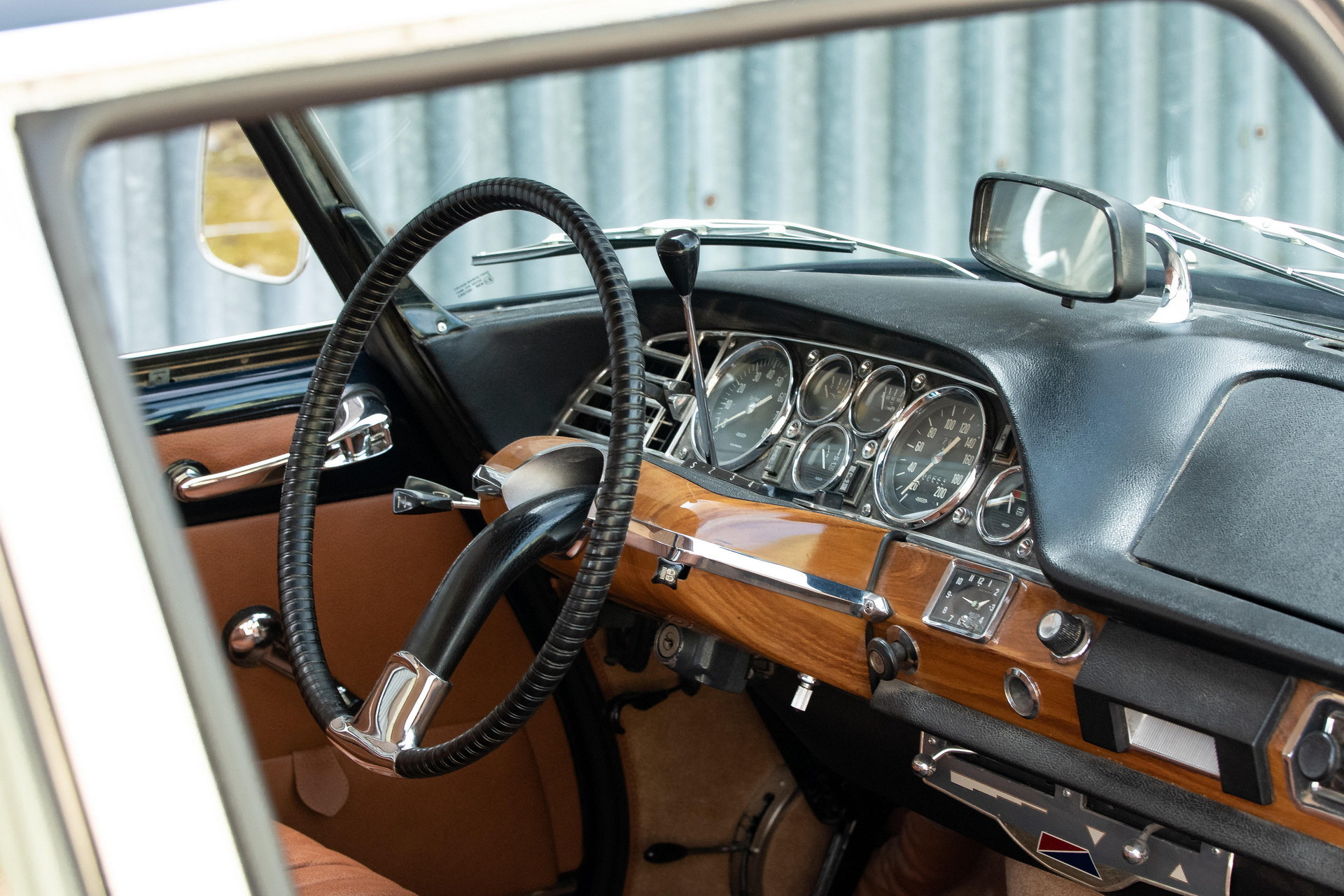 1969 Citroën DS 21 ‘Majesty’ Saloon Is An Incredibly Rare, Incredibly Luxurious Sedan