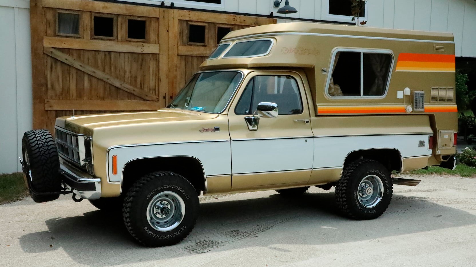 Go Old School Overlanding With This Beautifully Restored 1977 GMC Jimmy Casa Grande