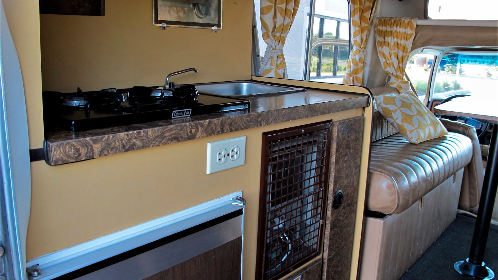 Go Old School Overlanding With This Beautifully Restored 1977 GMC Jimmy Casa Grande