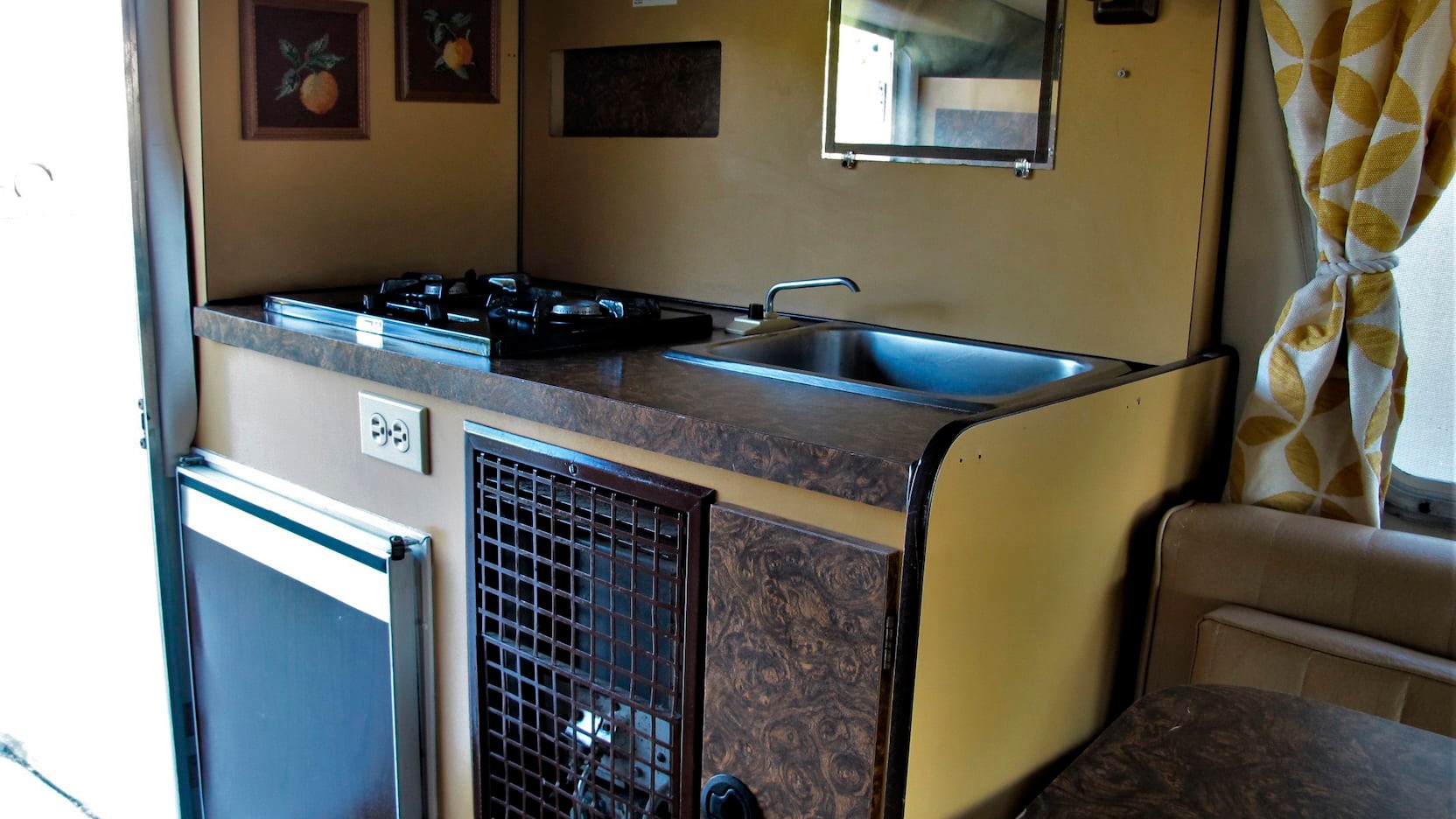 Go Old School Overlanding With This Beautifully Restored 1977 GMC Jimmy Casa Grande