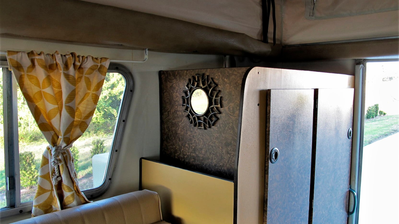 Go Old School Overlanding With This Beautifully Restored 1977 GMC Jimmy Casa Grande